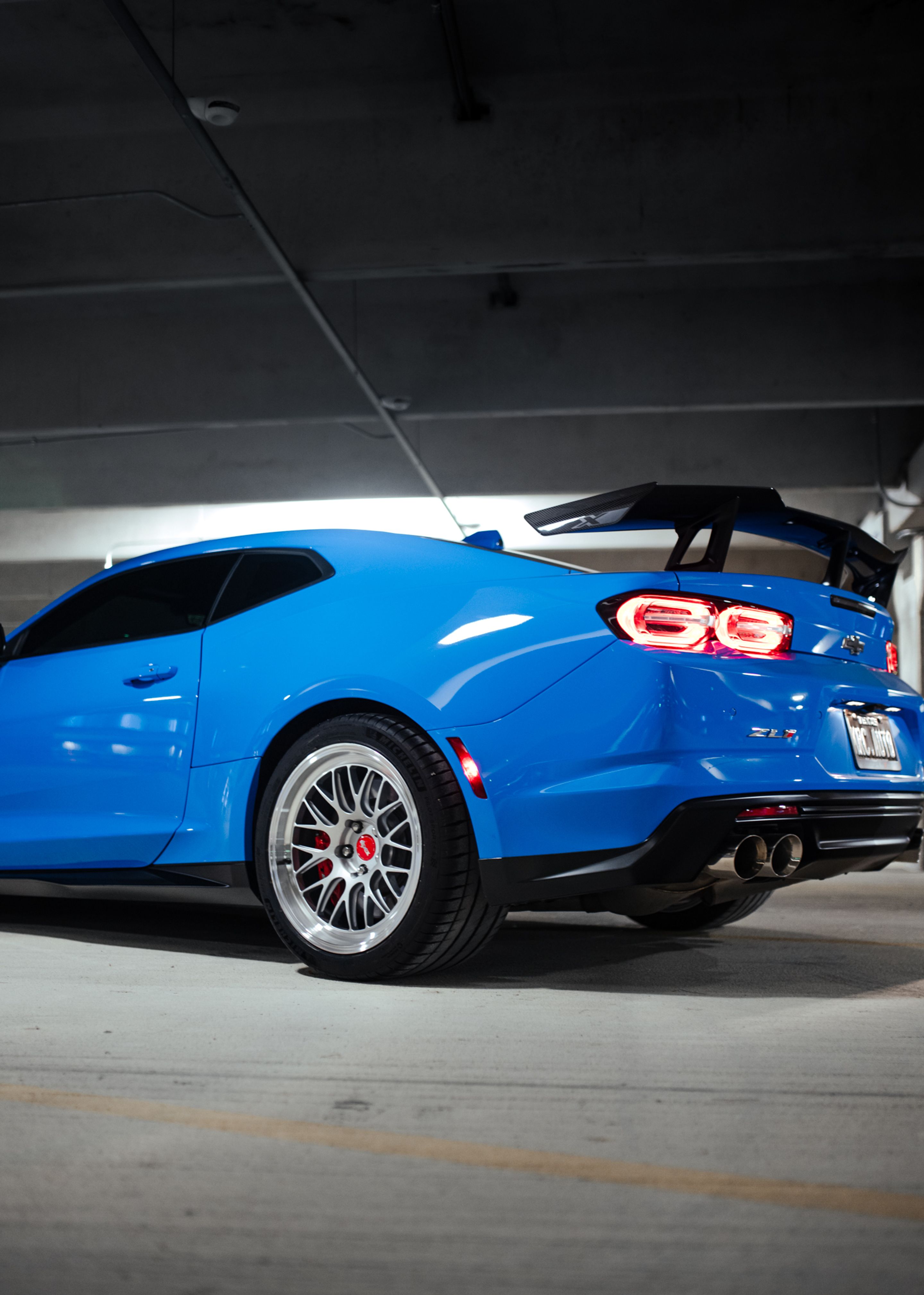 Blue Chevrolet 6th Gen Camaro ZL1 1LE with 19" ML-10RT Apex wheels in Machined Lip Race Silver