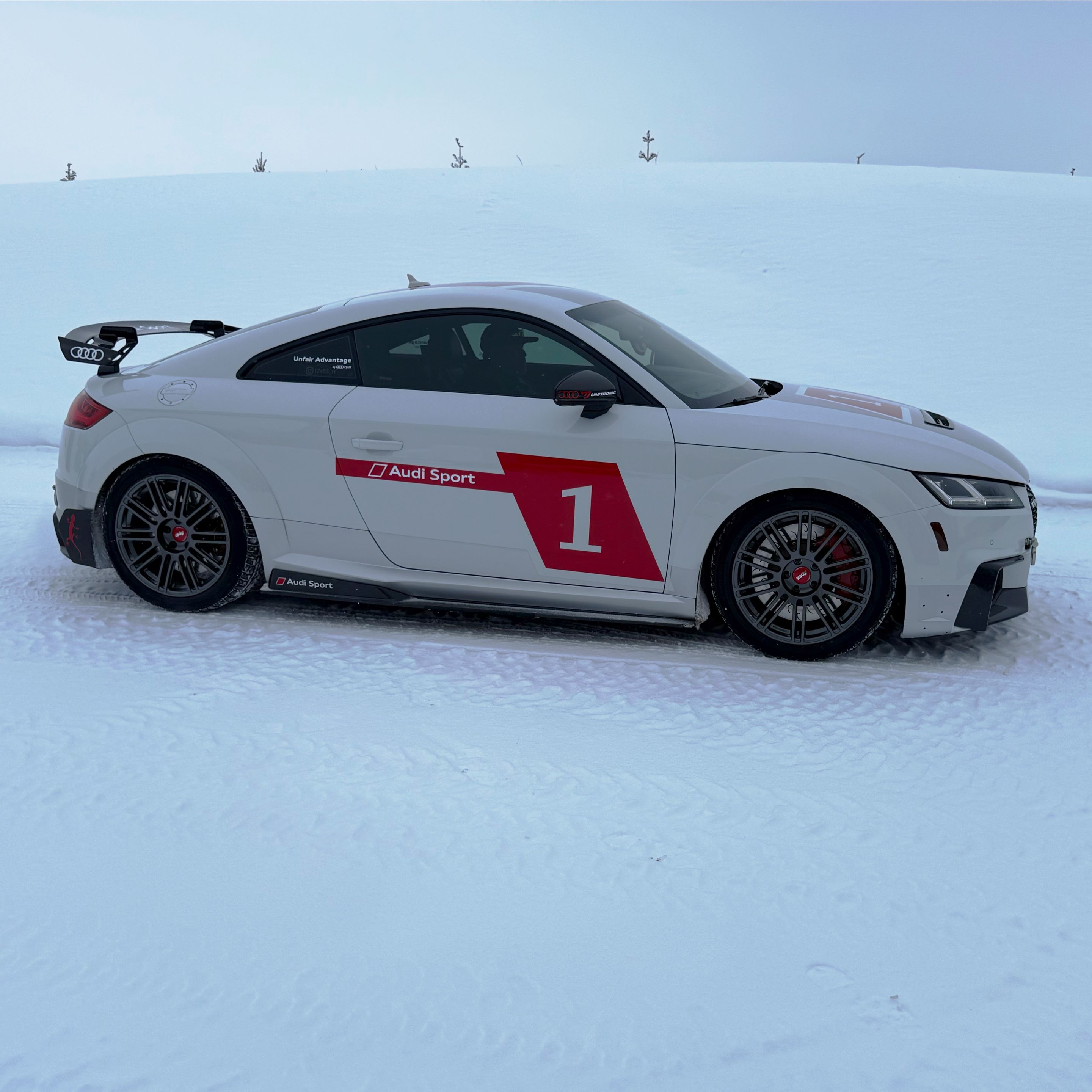 Race Livery Audi FV/8S TT RS with 18" TC-10RT Apex wheels in Anthracite