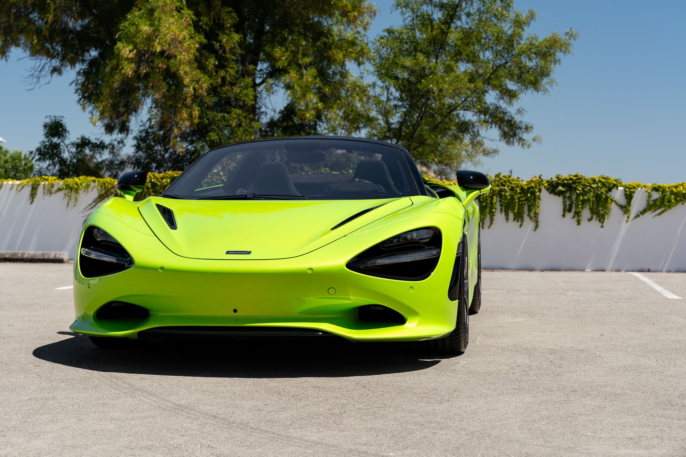Green McLaren 750S with 19"/20" VS-5RS Apex wheels in Anthracite