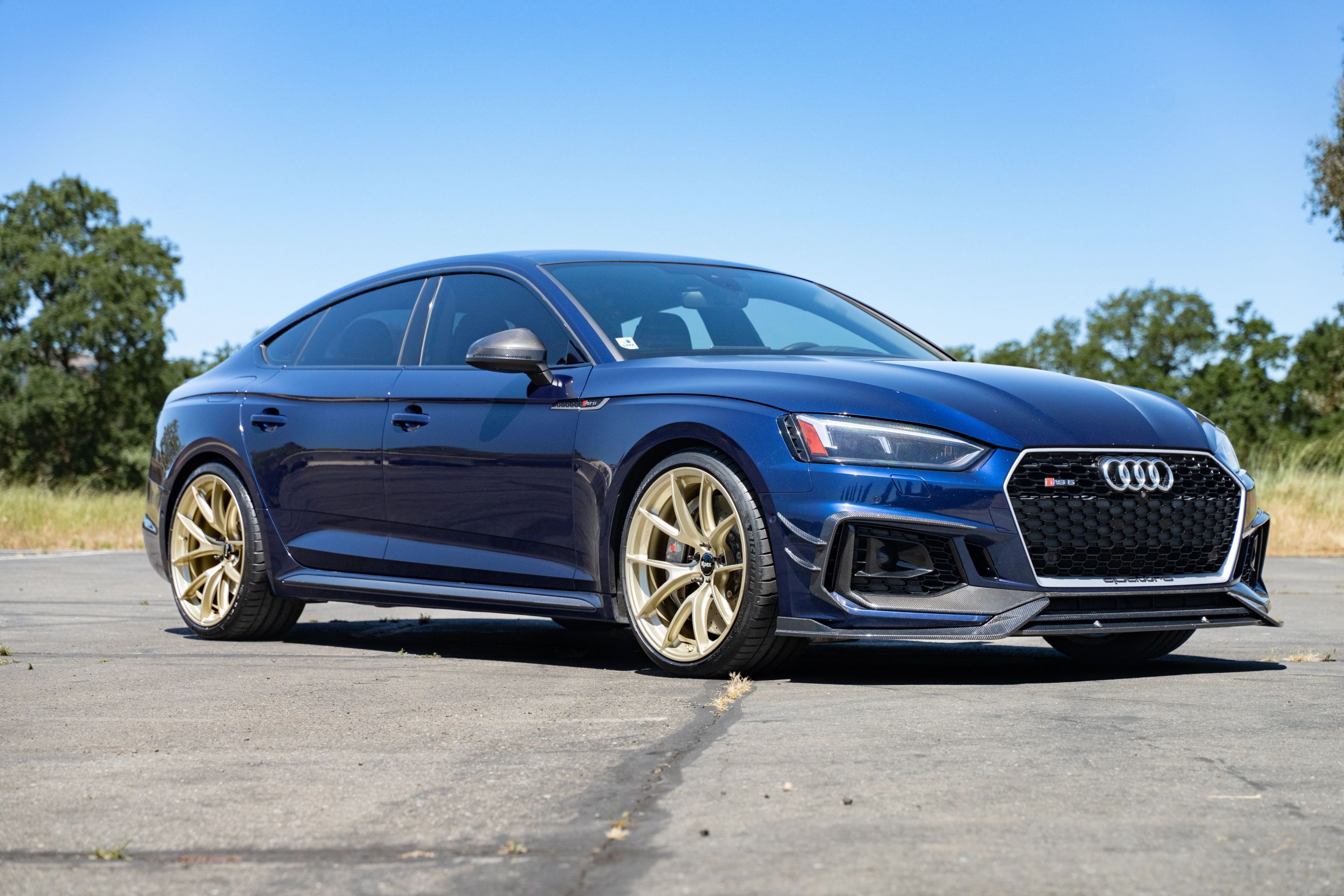 Blue Audi B9 RS 5 Sportback with 20" VS-5RS Apex wheels in Motorsport Gold