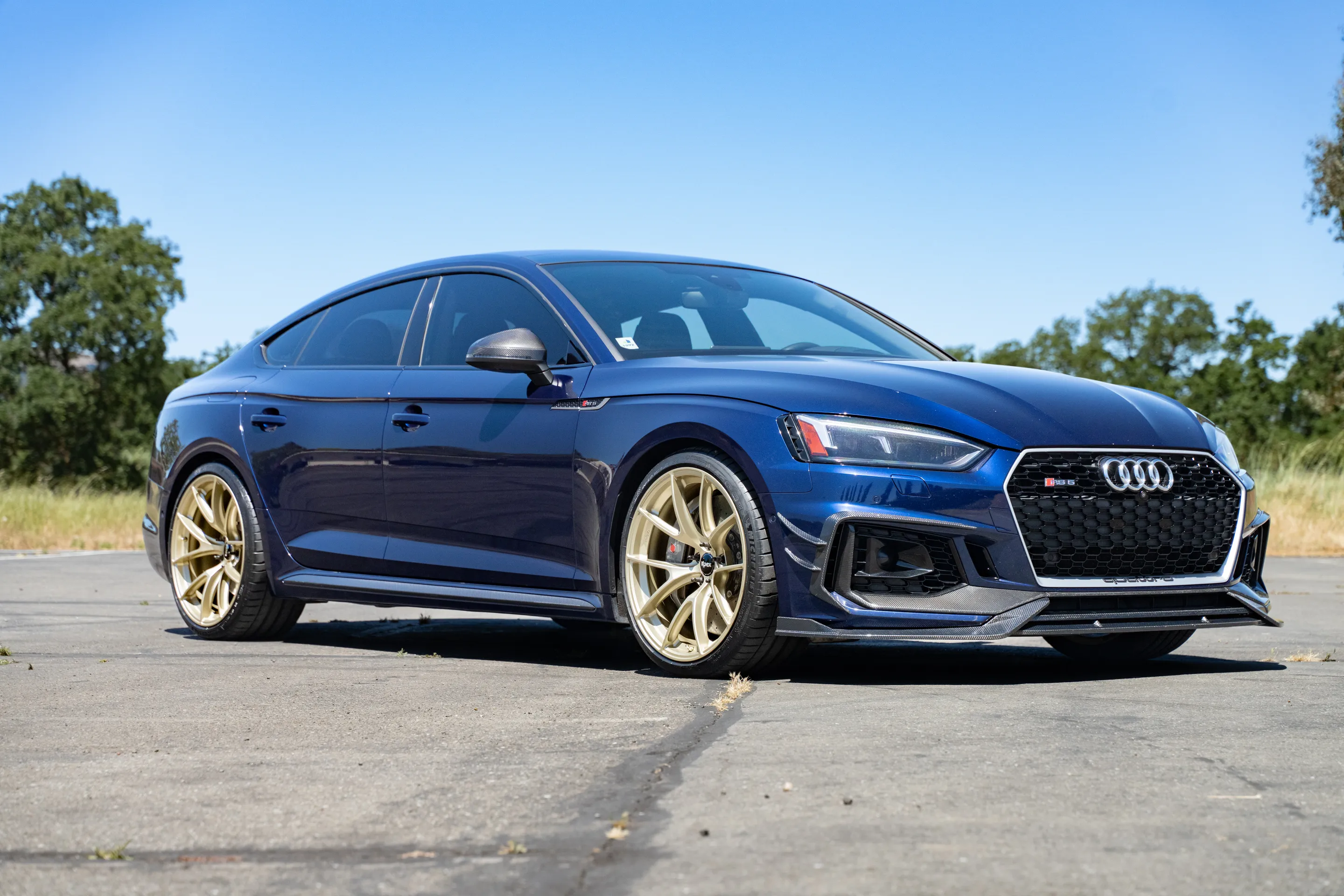Blue Audi B9 RS 5 Sportback with 20" VS-5RS Apex wheels in Motorsport Gold