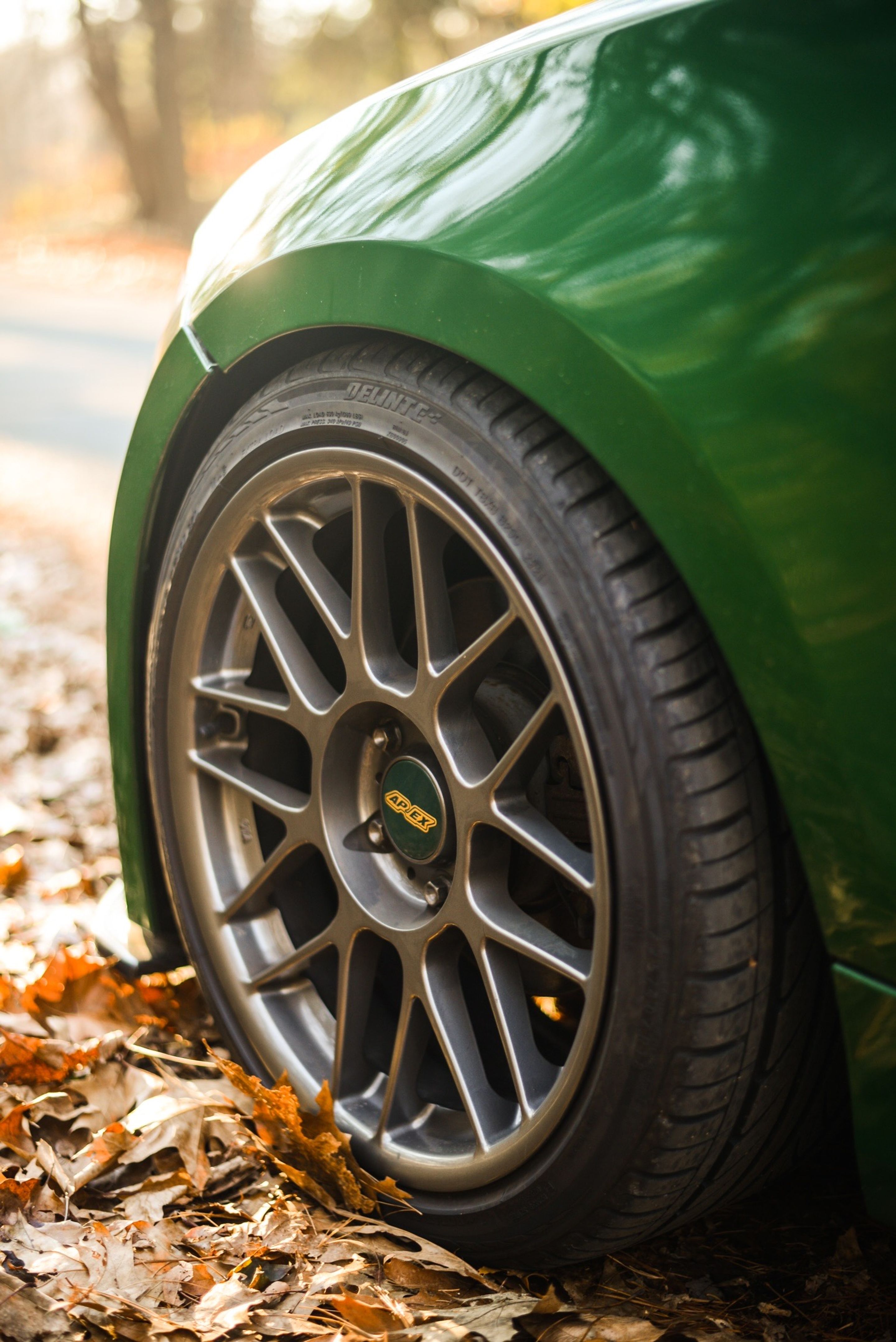 Green BMW E82 Coupe 1 Series with 18" ARC-8 Apex wheels in Anthracite