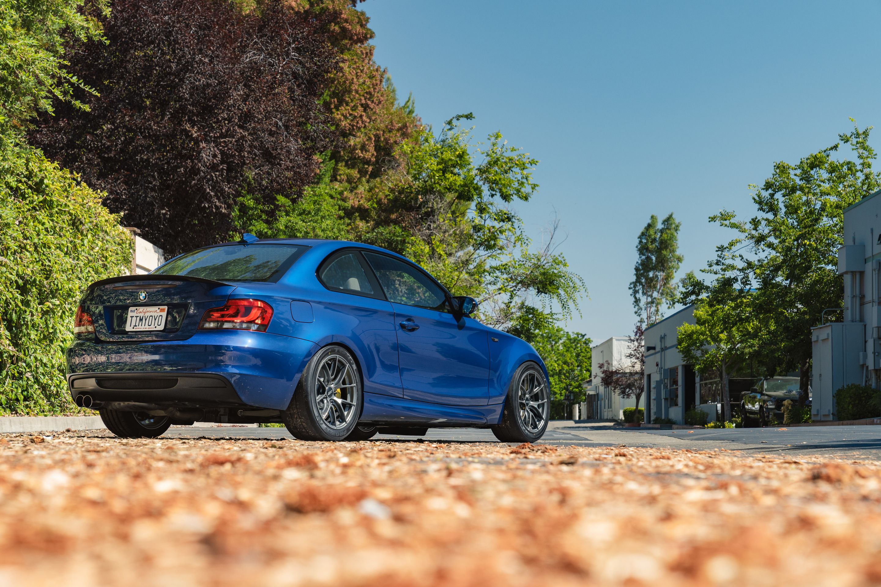 Blue BMW E82 Coupe 1 Series with 17" VS-5RS Apex wheels in Anthracite