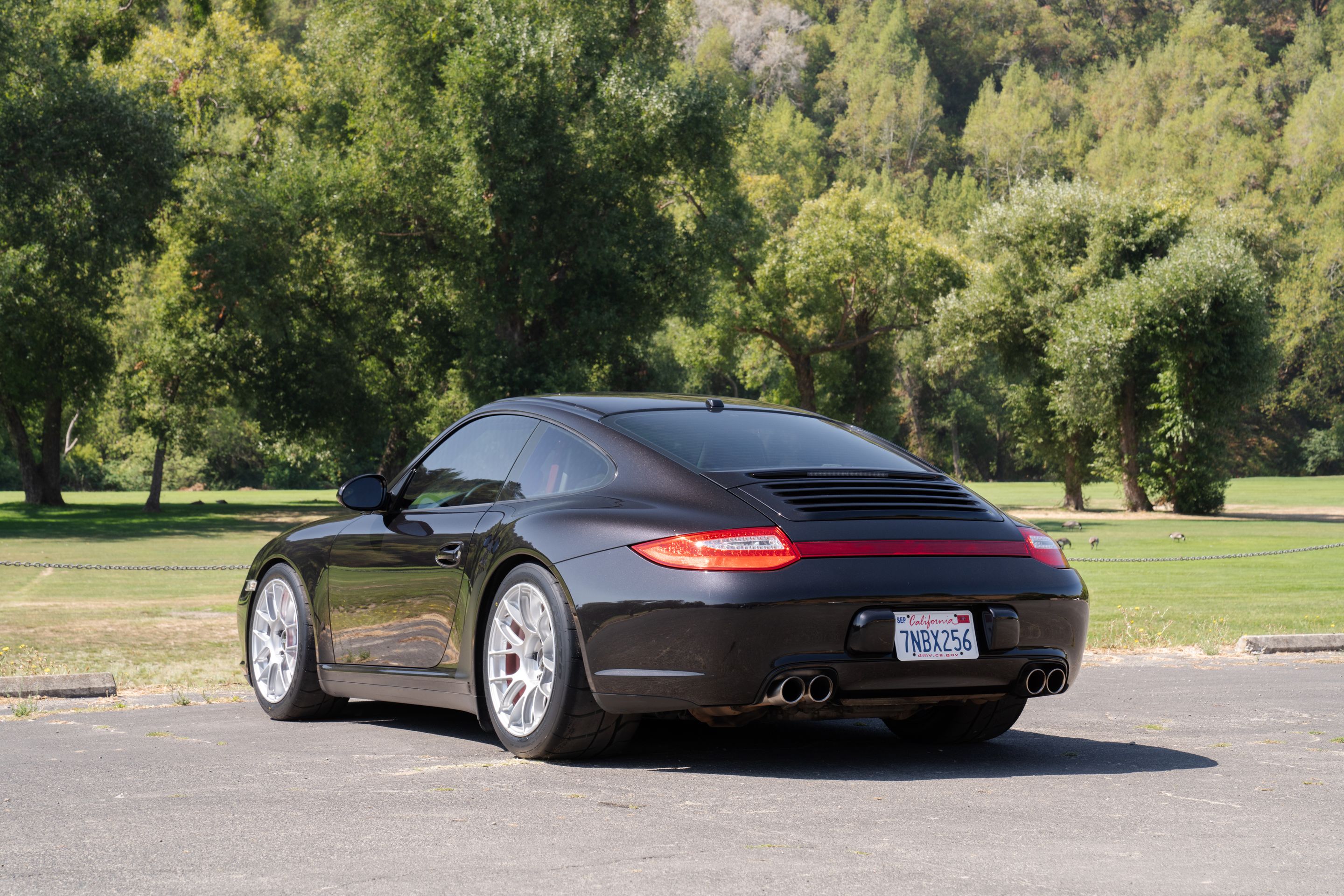Black Porsche 911 997 Carrera 4S with 18" EC-7RS Apex wheels in Race Silver