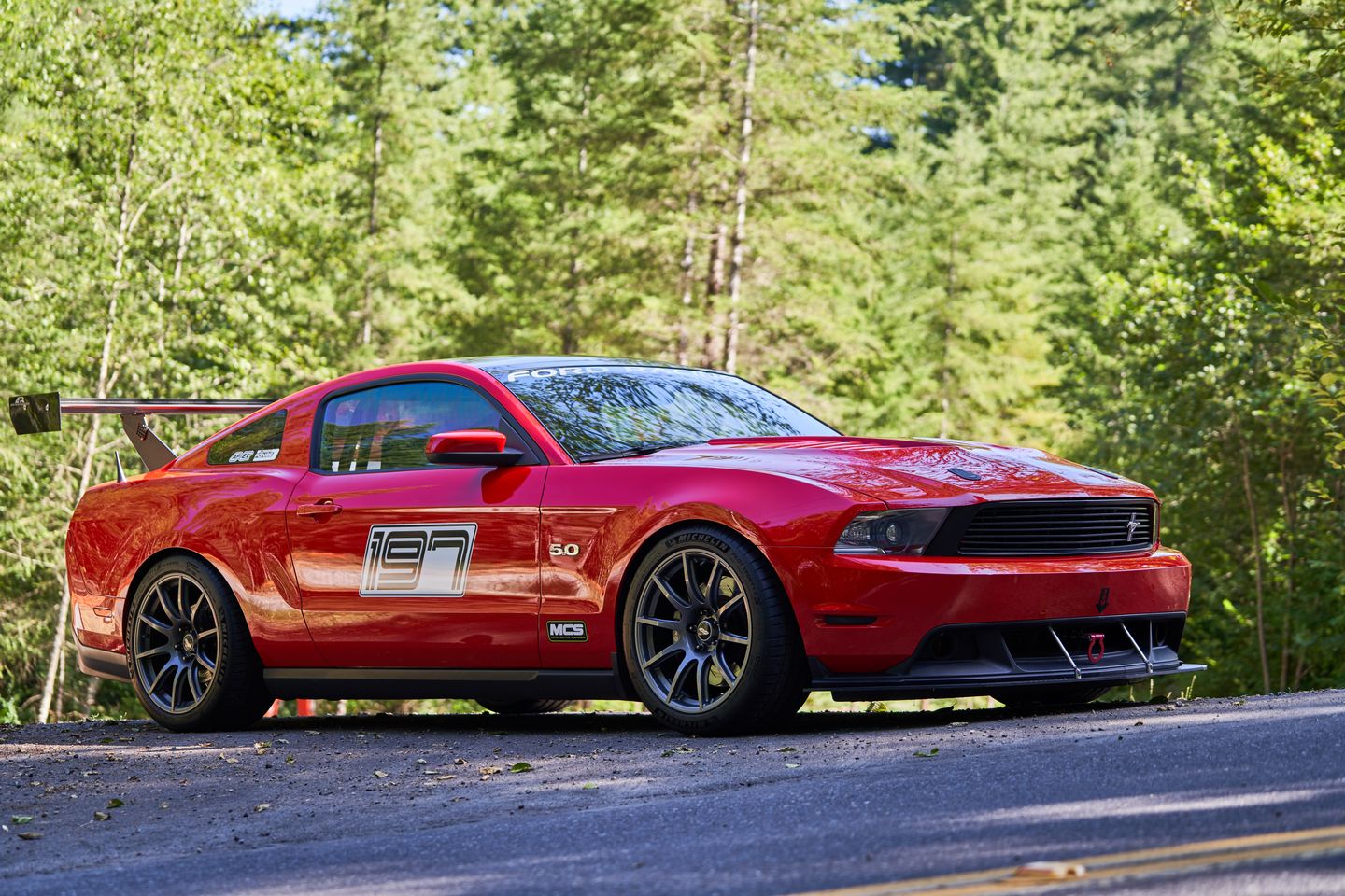 Ford S197 Mustang GT with 19