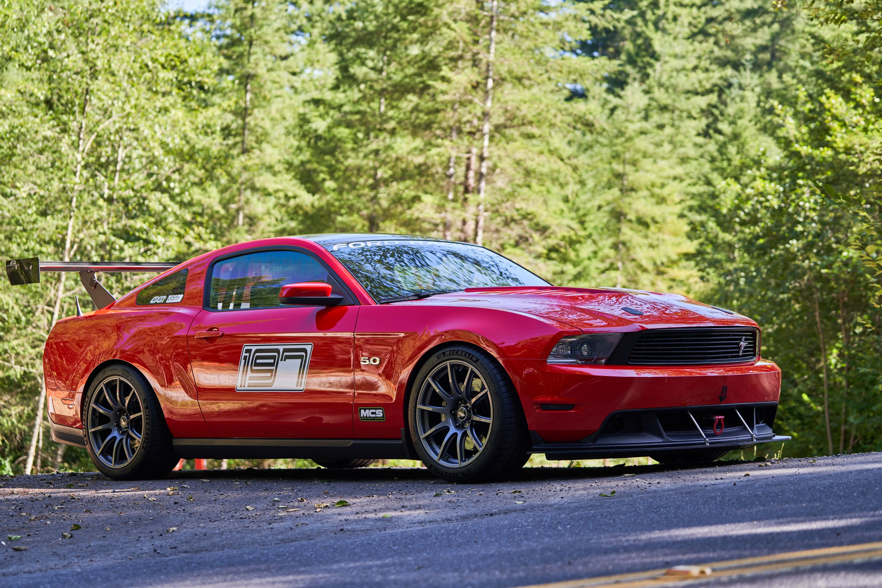 Red Ford S197 Mustang GT with 19" SM-10 Apex wheels in Anthracite