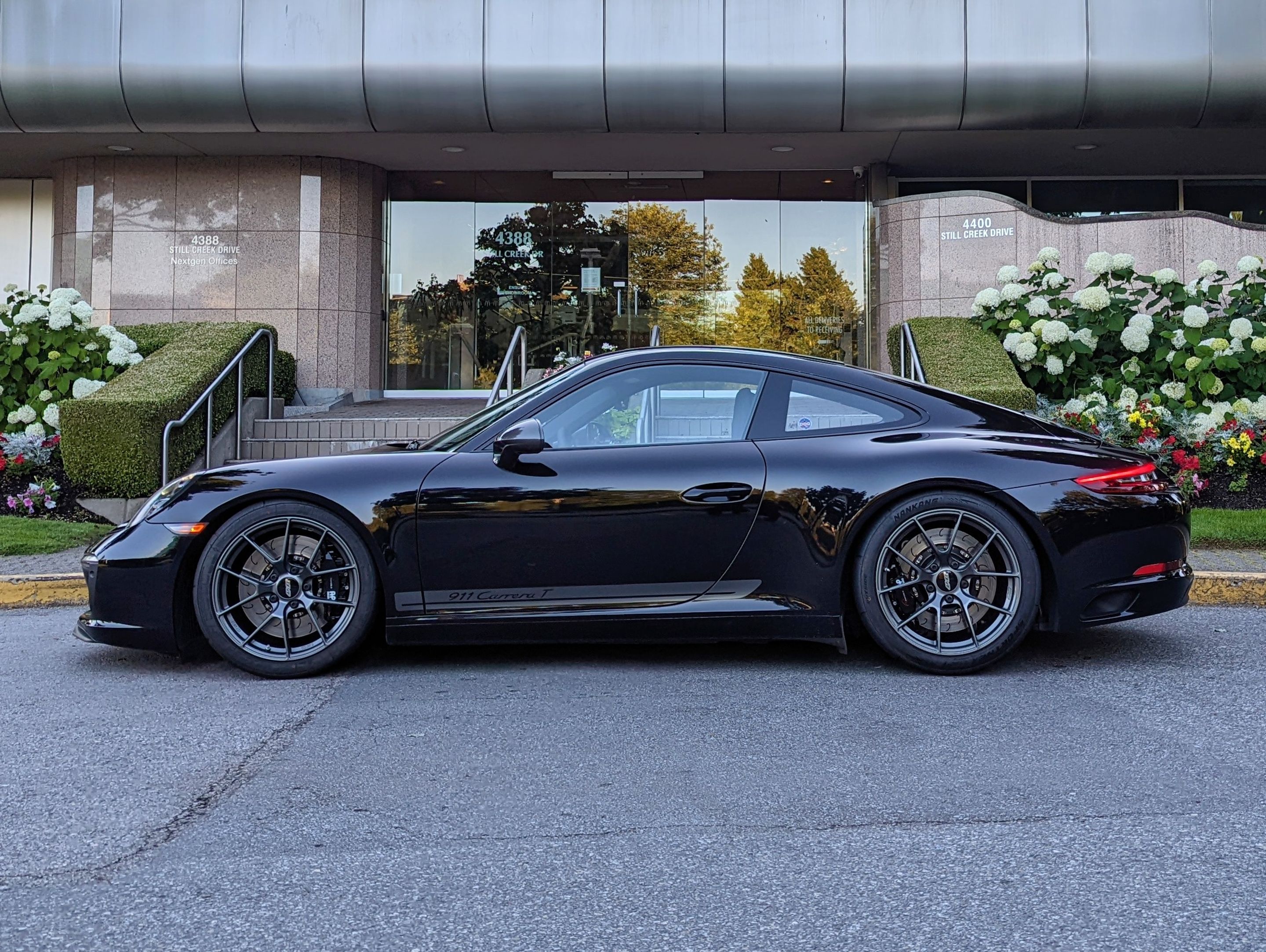 Black Porsche 911 991.2 Carrera T with 19" VS-5RS Apex wheels in Anthracite