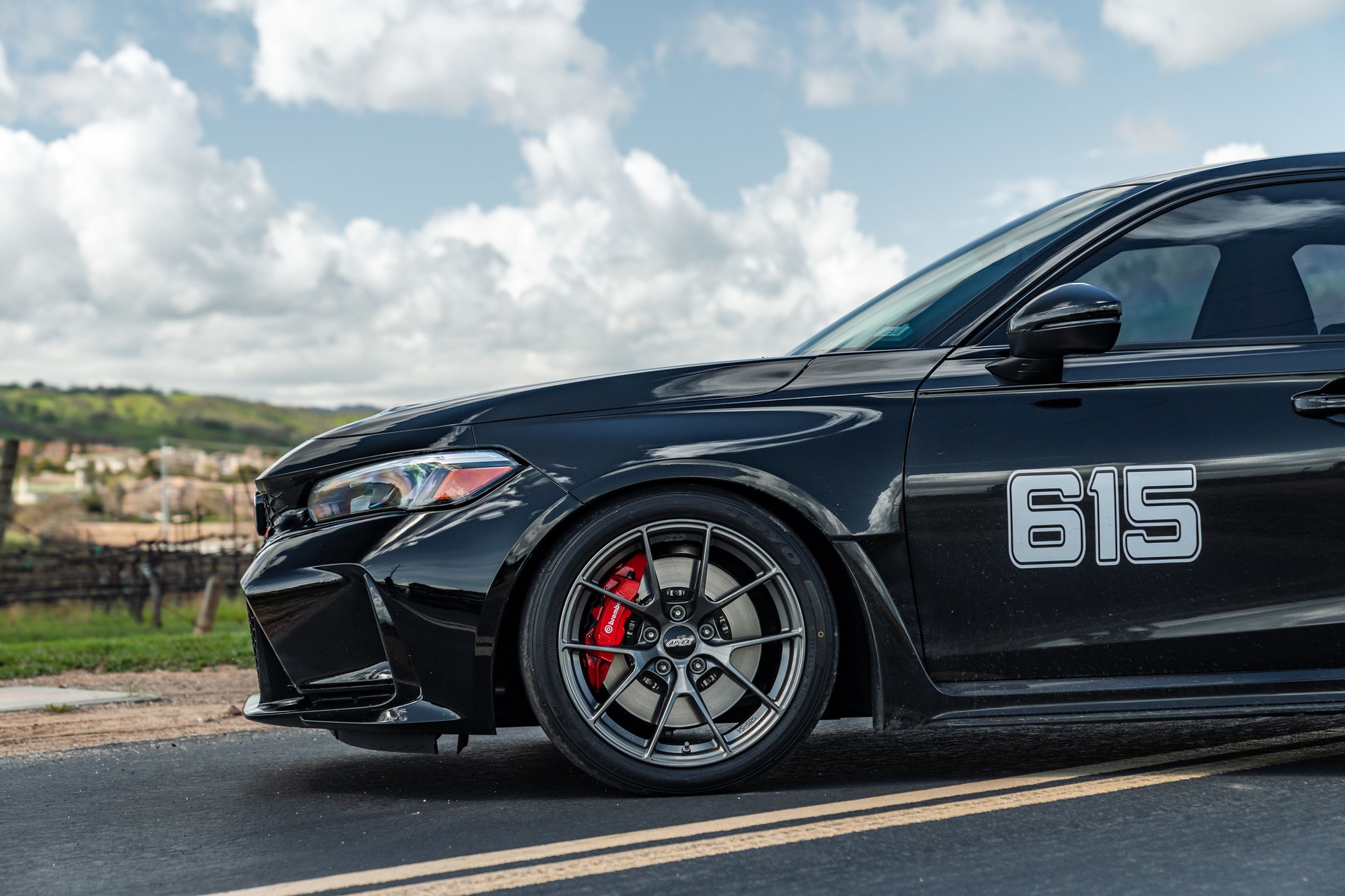 Black Honda FL5 Civic Type-R with 18" VS-5RS Apex wheels in Anthracite