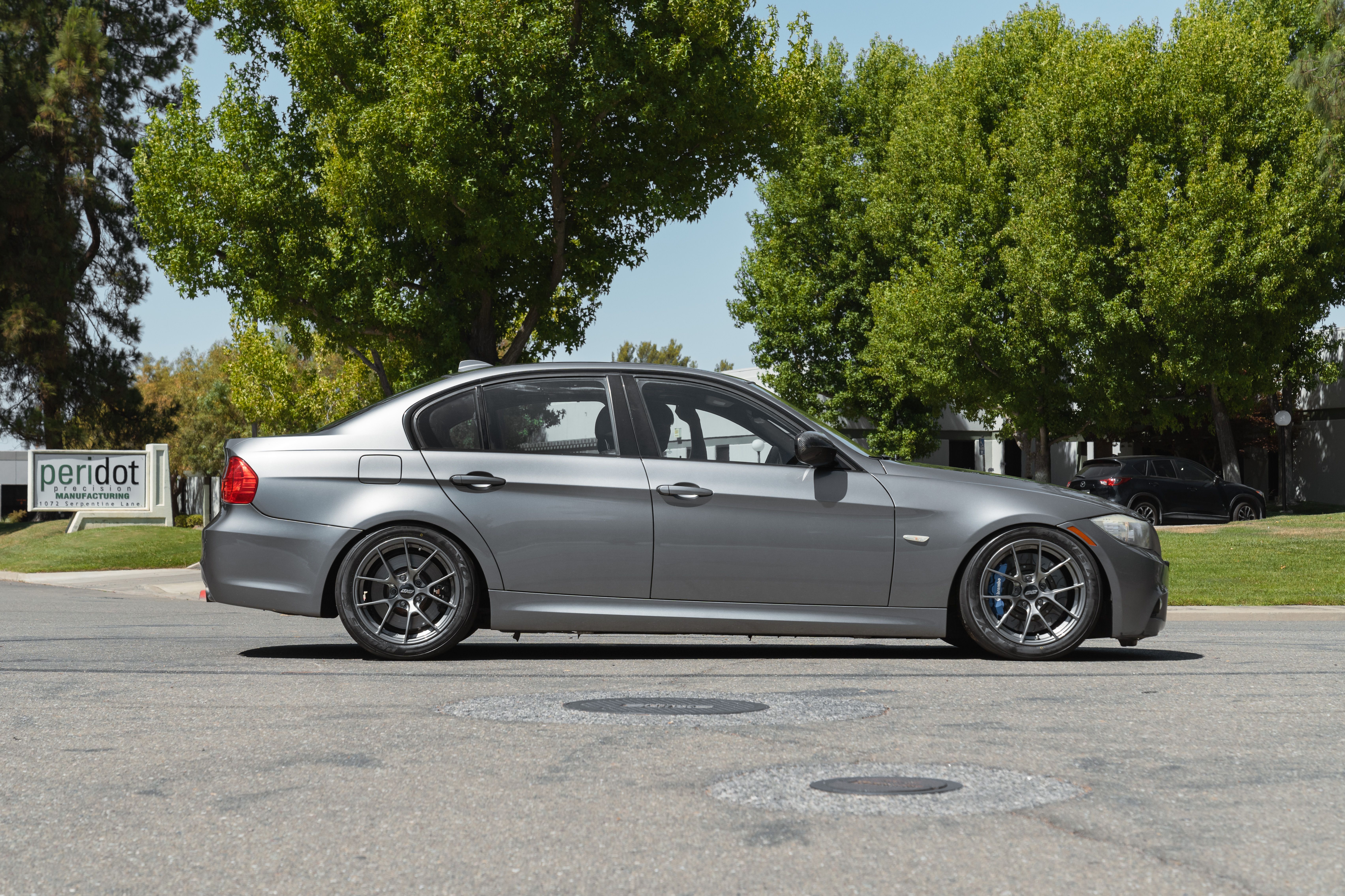 BMW E90 LCI Sedan 3 Series with 17