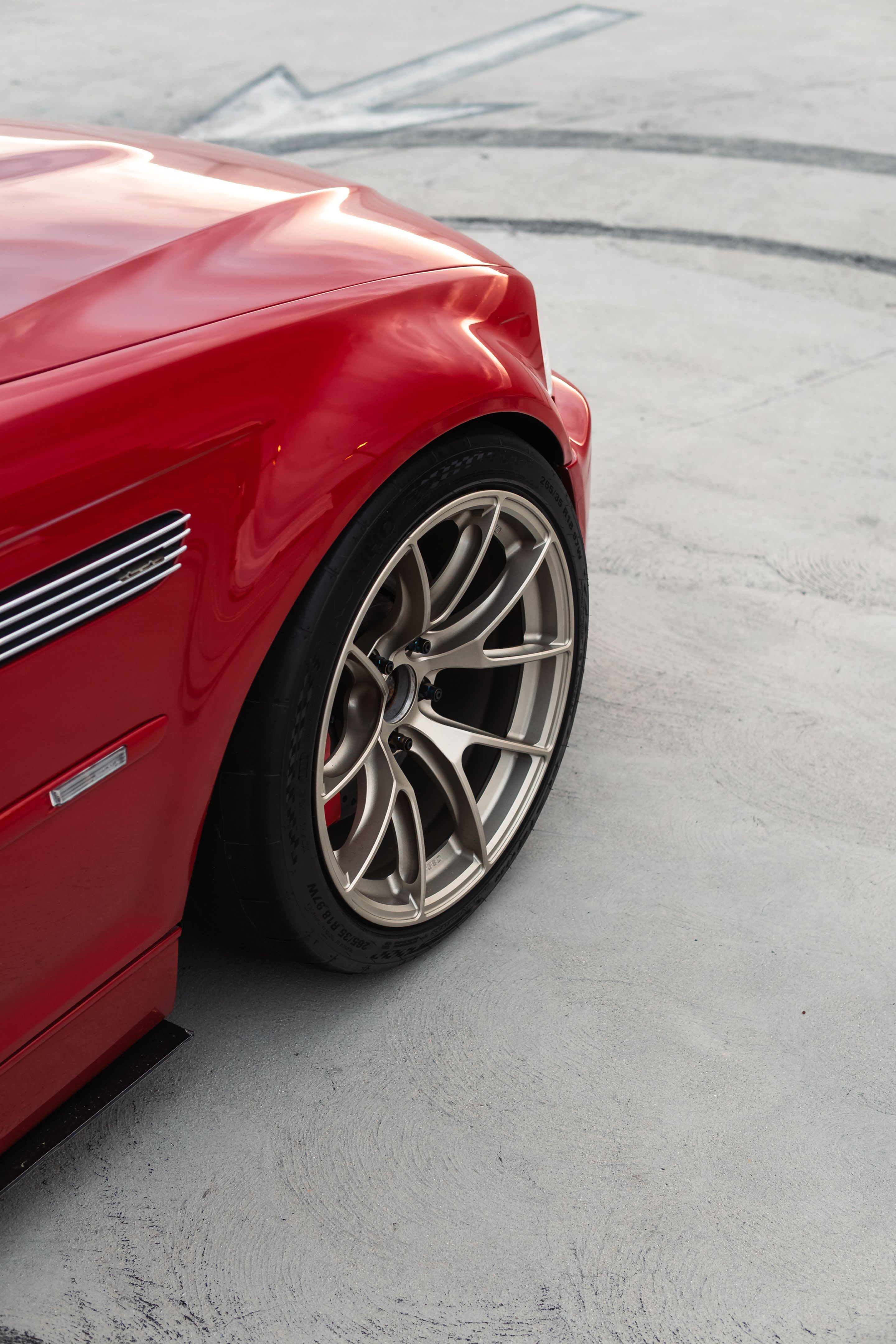 Red BMW E46 M3 with 18" VS-5RS Apex wheels in Motorsport Gold