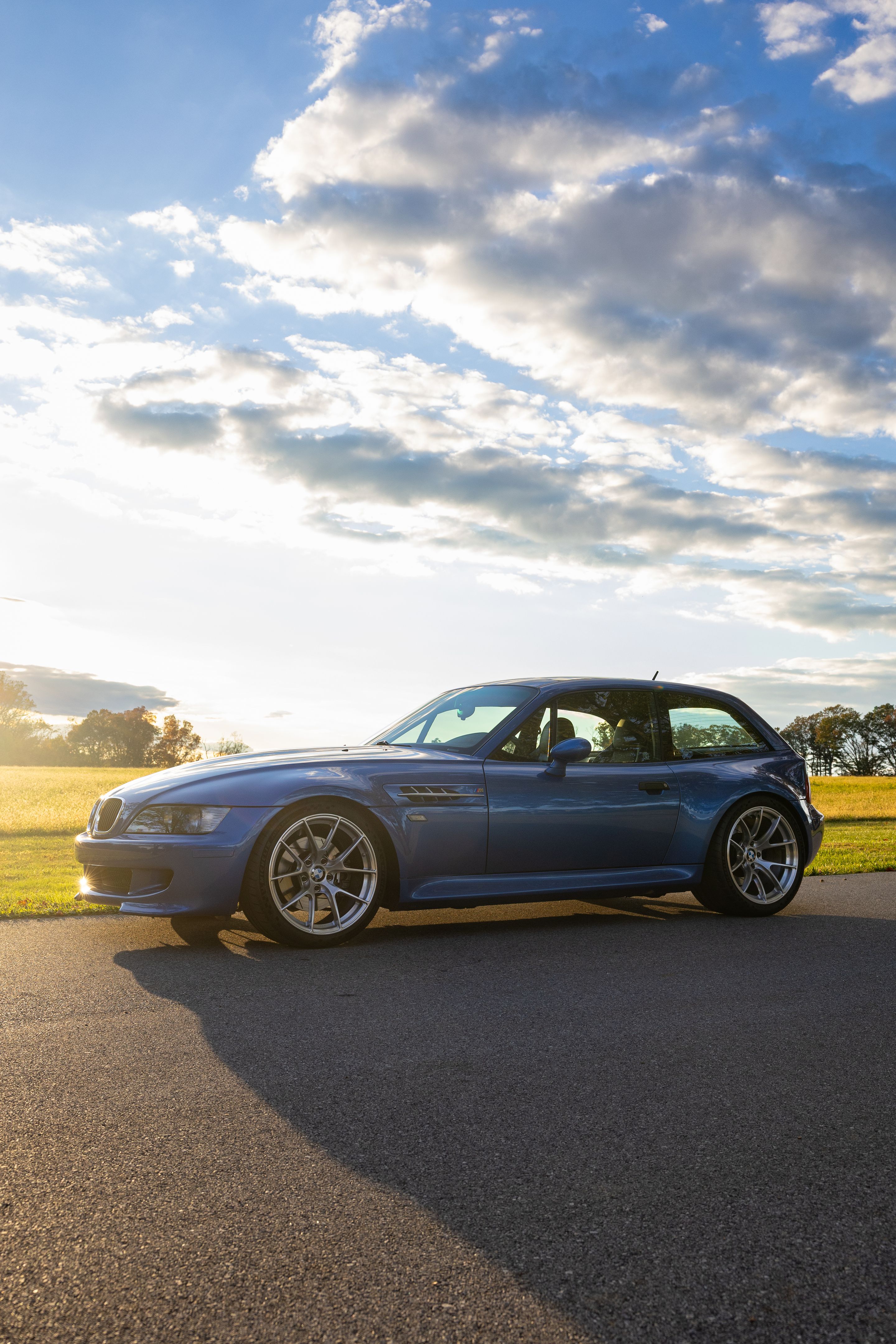 Blue BMW E36/8 Coupe Z3 M with 18" VS-5RS Apex wheels in Brushed Clear