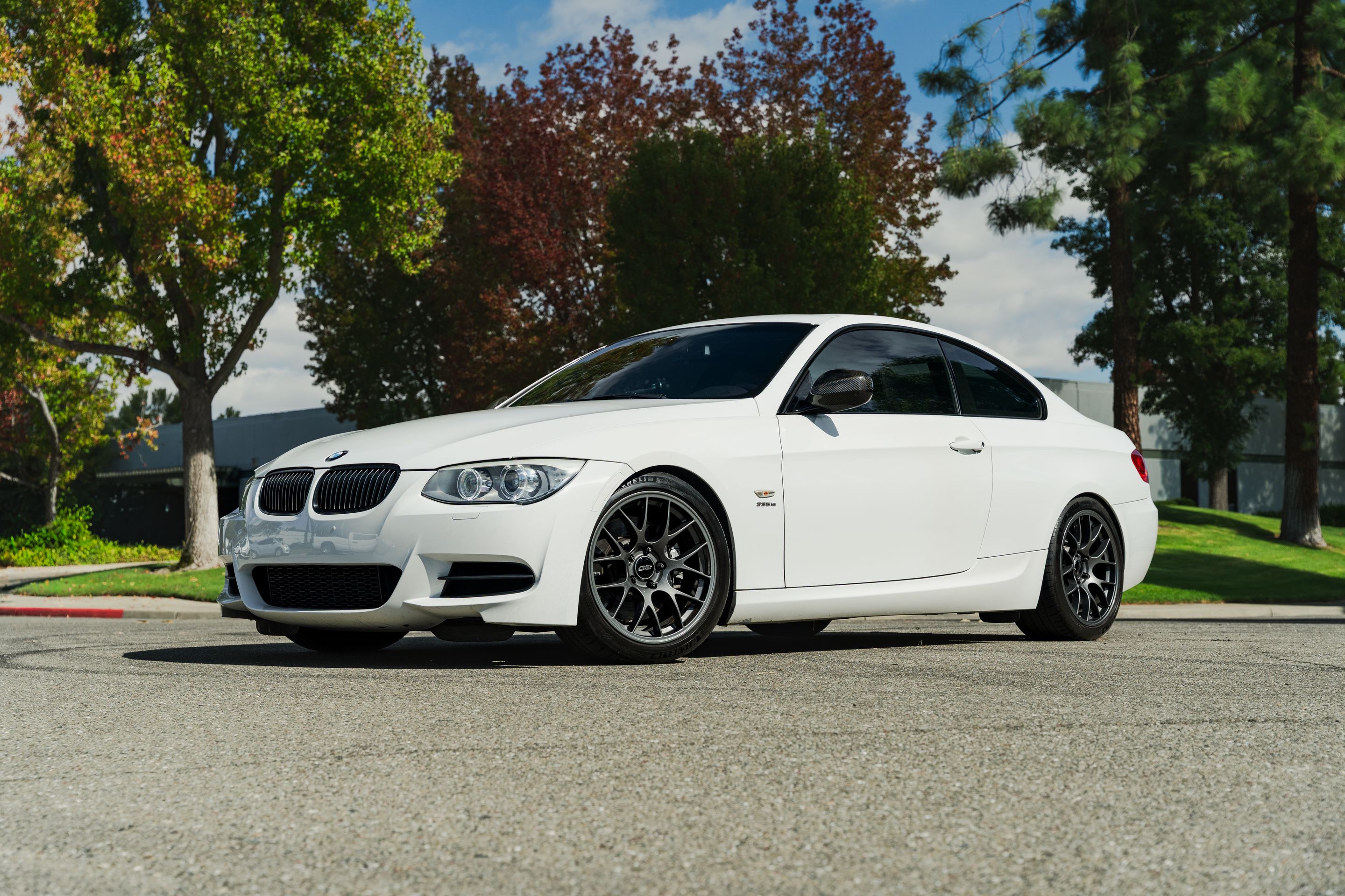 White BMW E92 Coupe 3 Series with 18" EC-7 Apex wheels in Anthracite