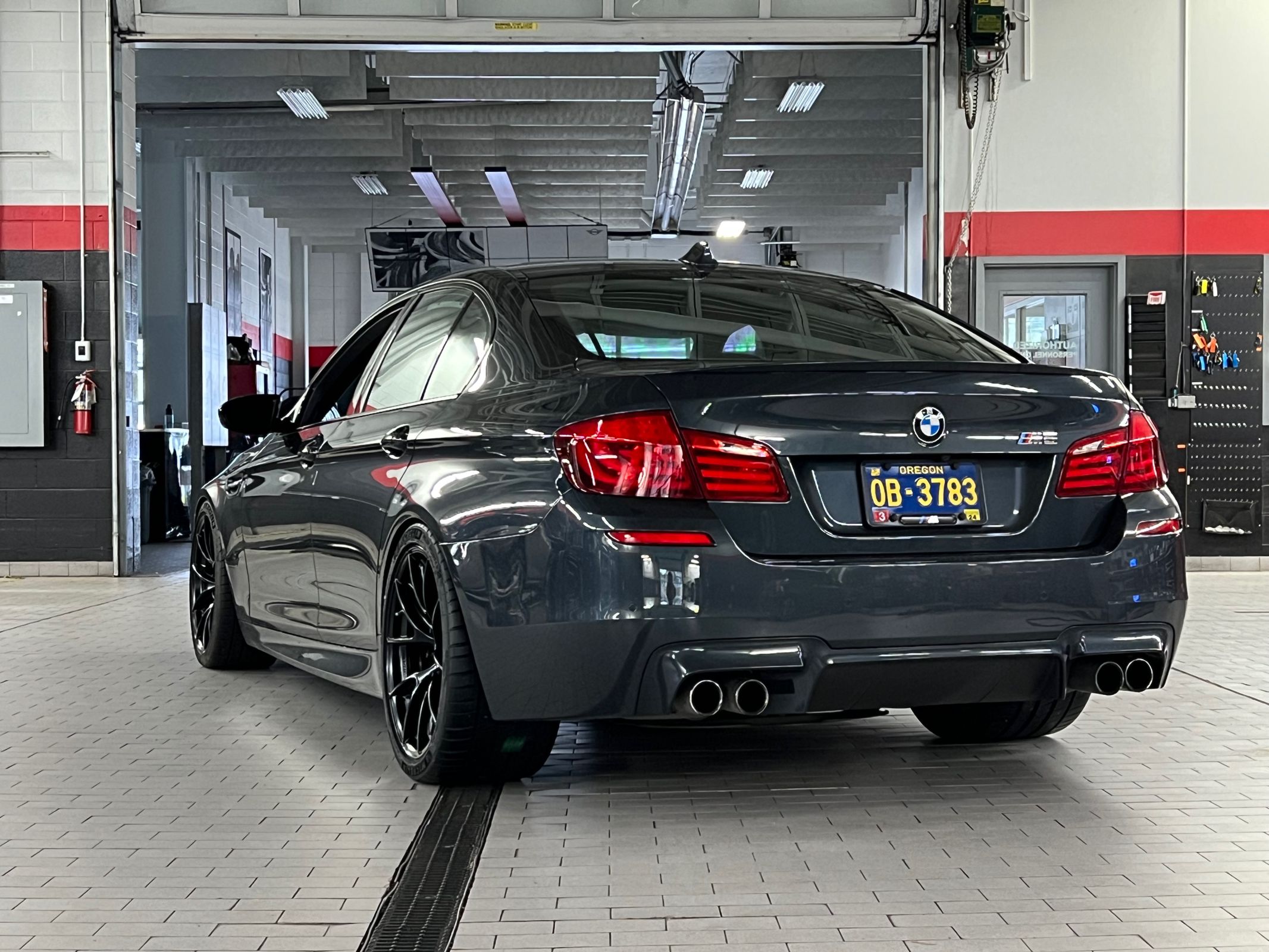 Black BMW F10 M5 with 20" VS-5RS Apex wheels in Satin Black