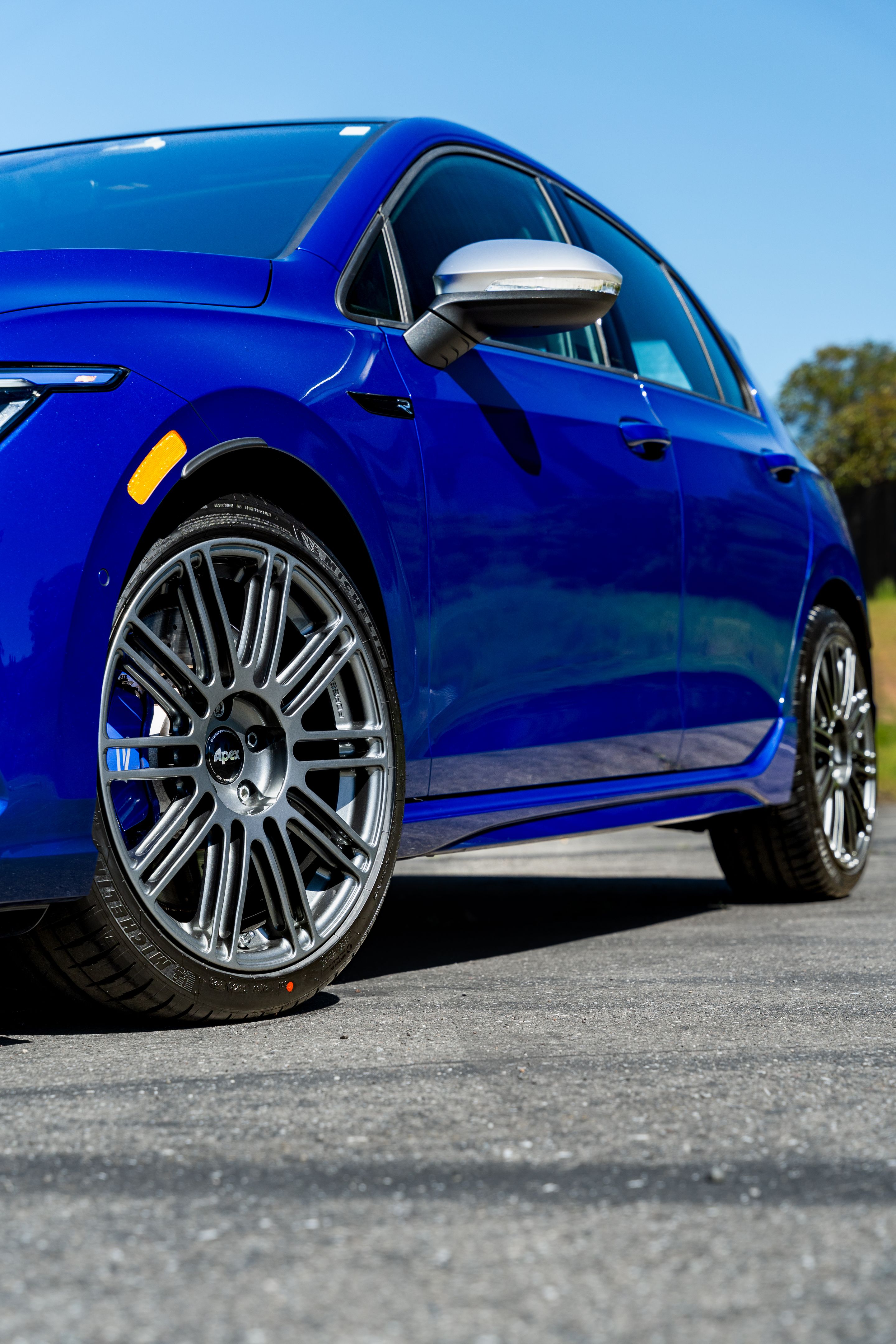 Blue VW MK8 Golf R with 18" TC-10RT Apex wheels in Anthracite