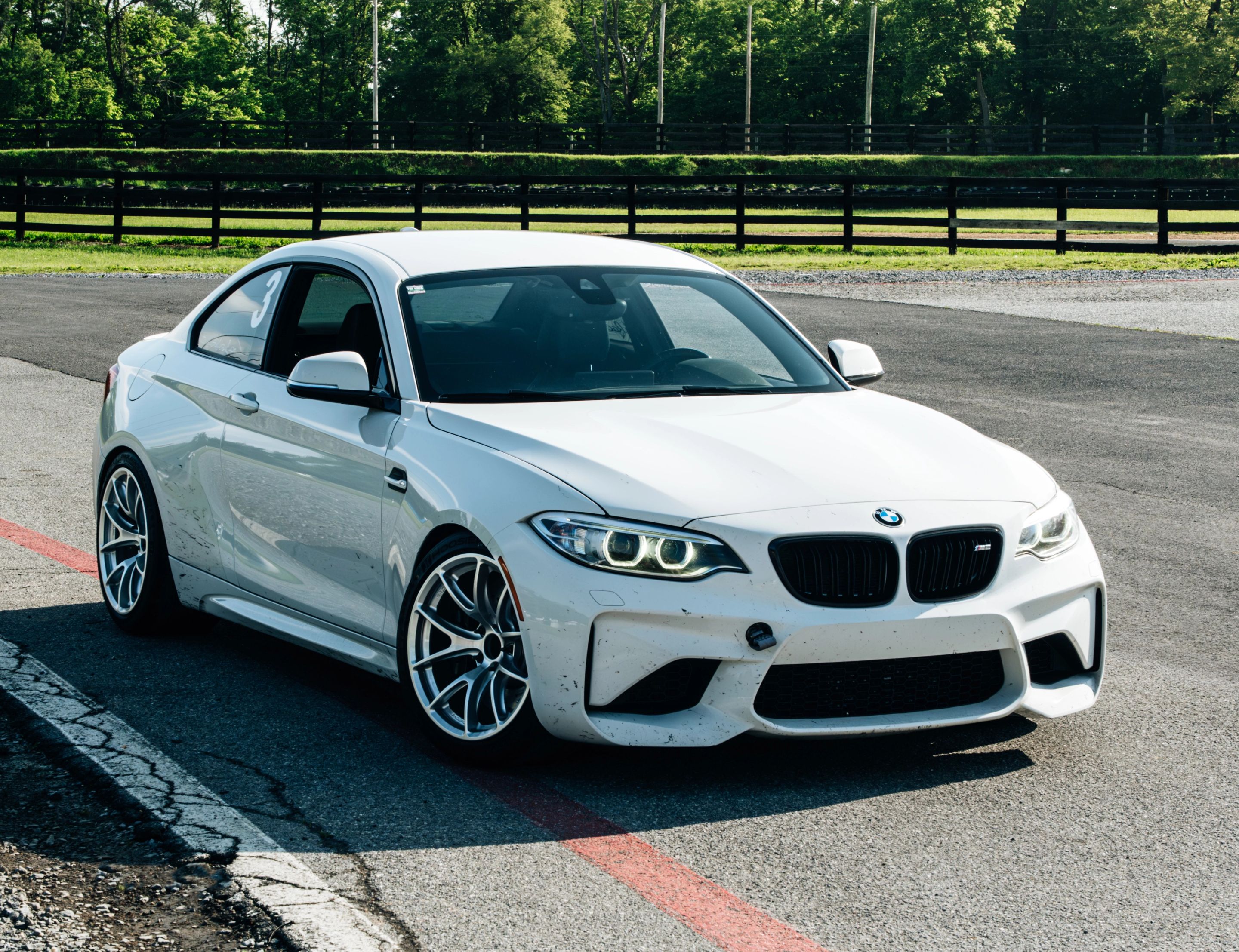 White BMW F87 M2 with 18" VS-5RE Apex wheels in Anthracite