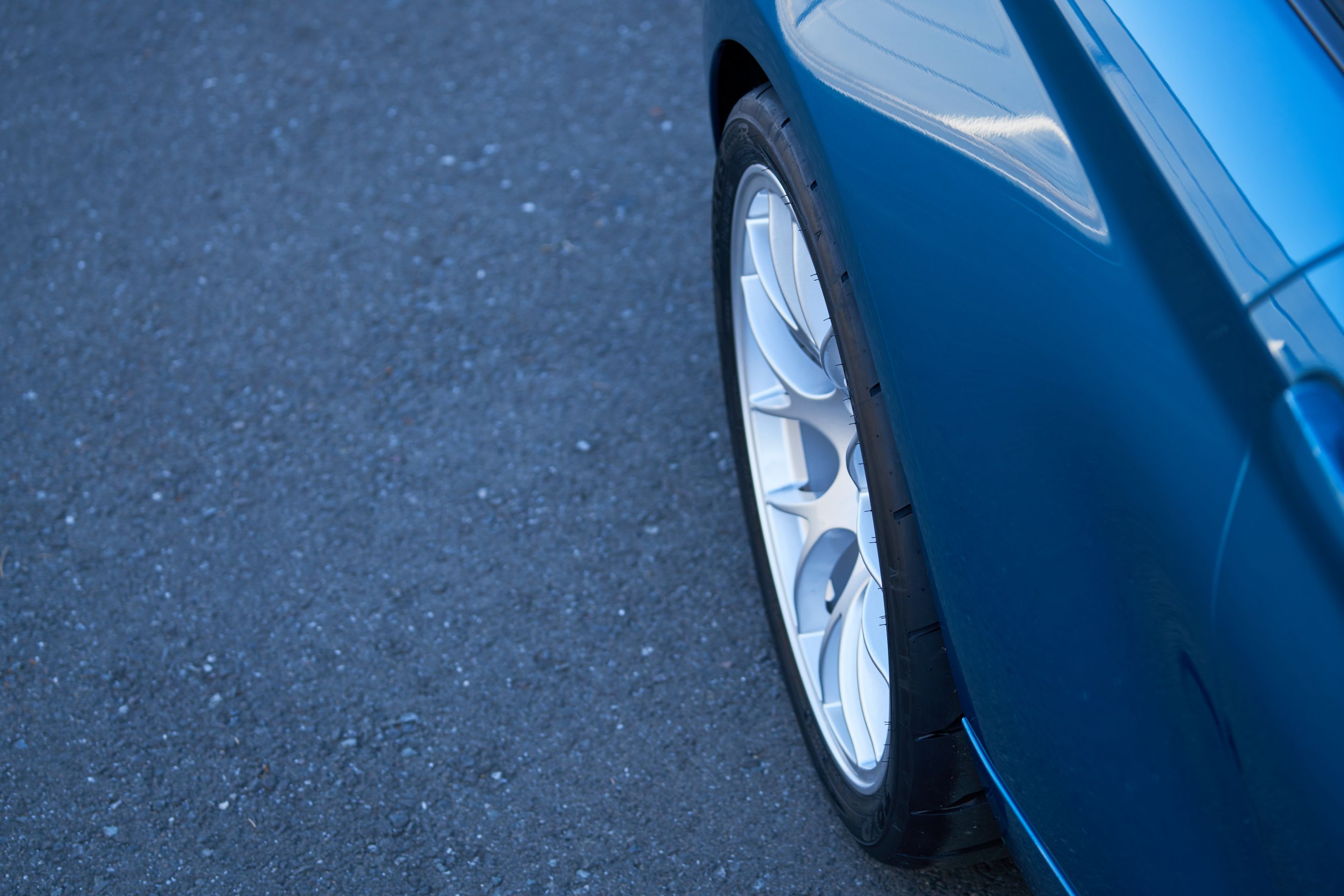 Blue BMW F87 M2 with 19" EC-7 Apex wheels in Race Silver