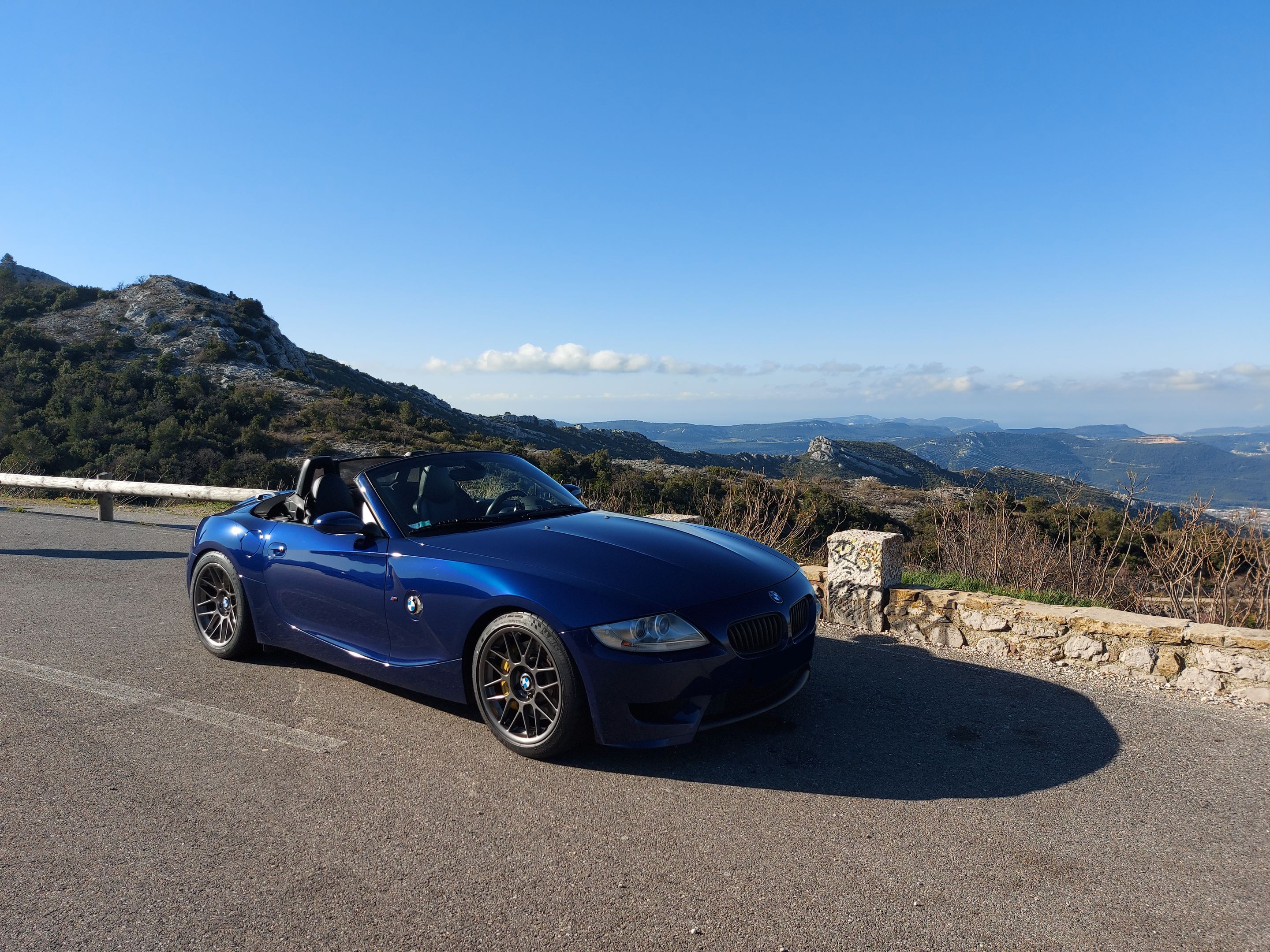 Blue BMW E85 Roadster Z4 M with 18" ARC-8 Apex wheels in Anthracite