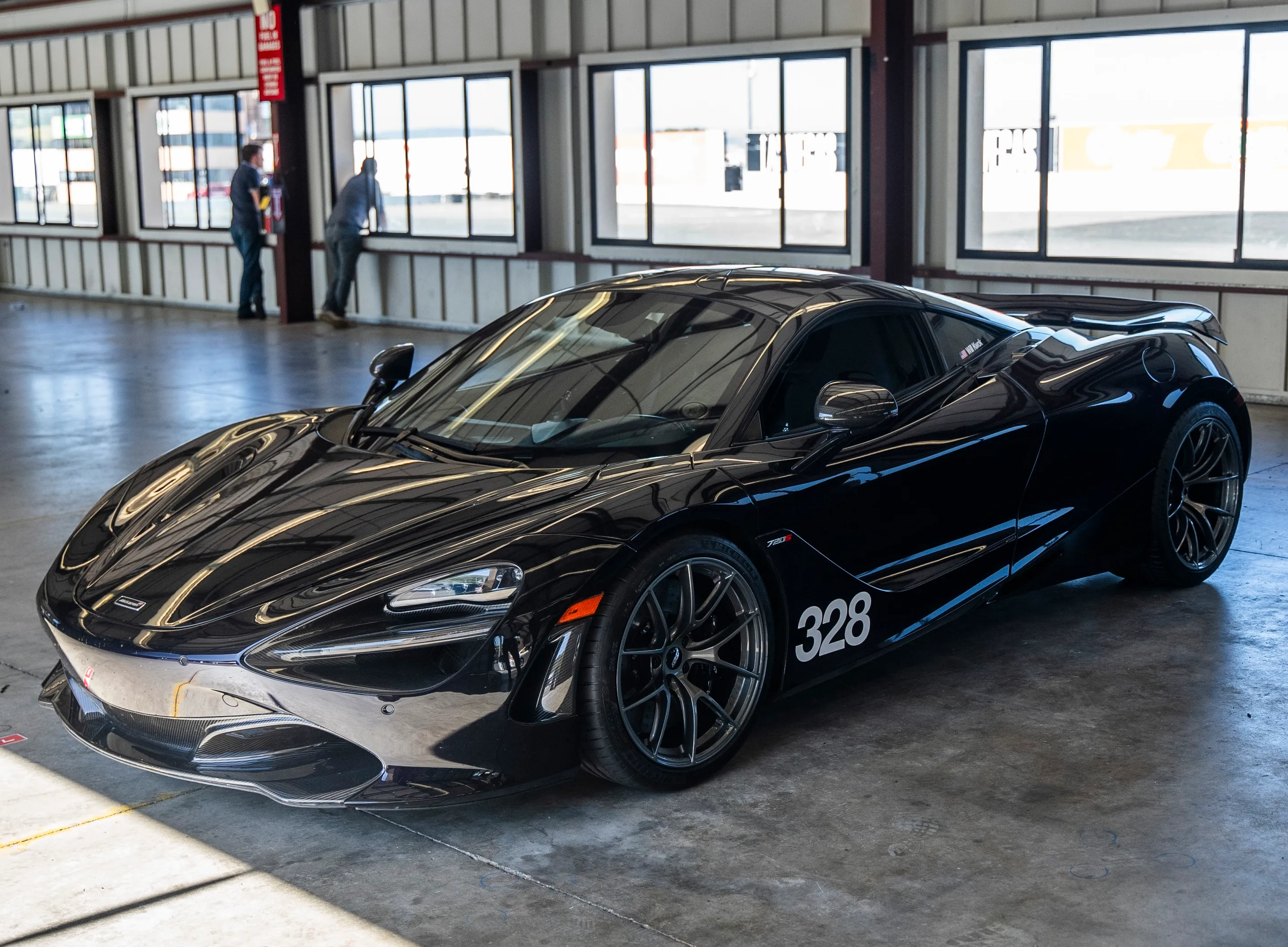 Black McLaren 720S with 19"/20" VS-5RS Apex wheels in Anthracite