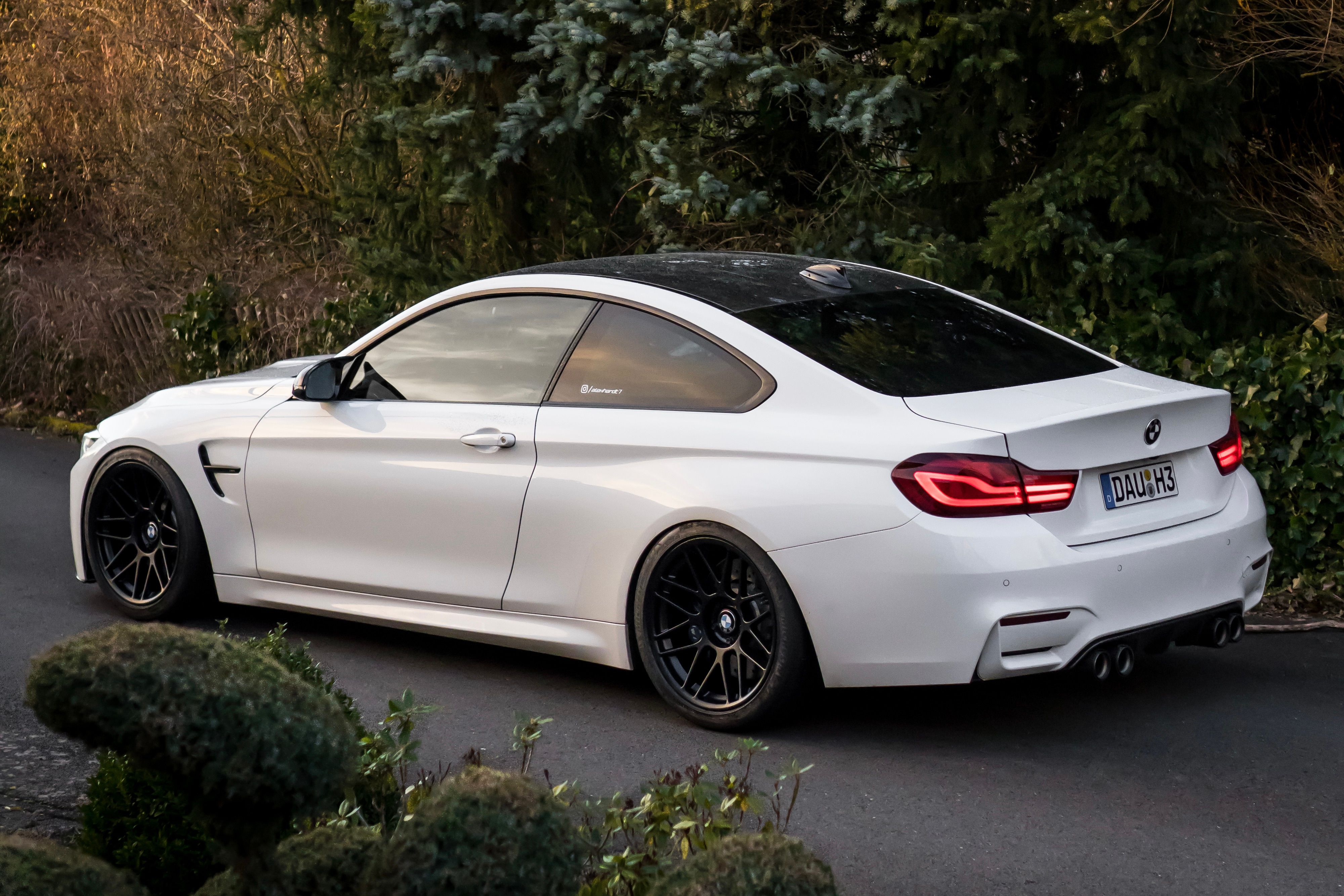 White BMW M4 - ARC-8 in Satin Black