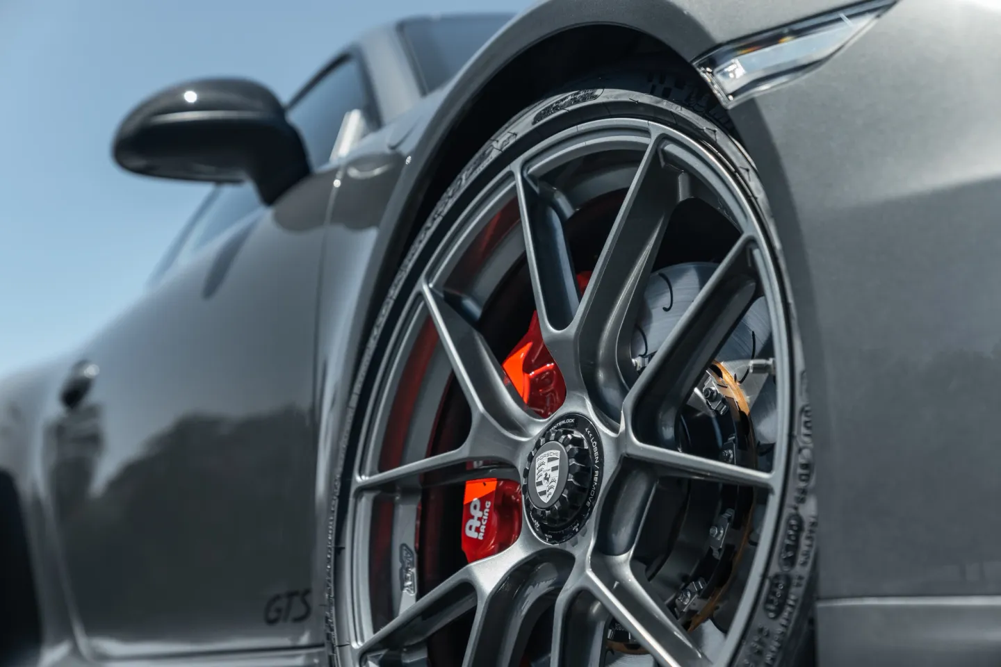 Porsche 911 991.1 Carrera GTS with 20