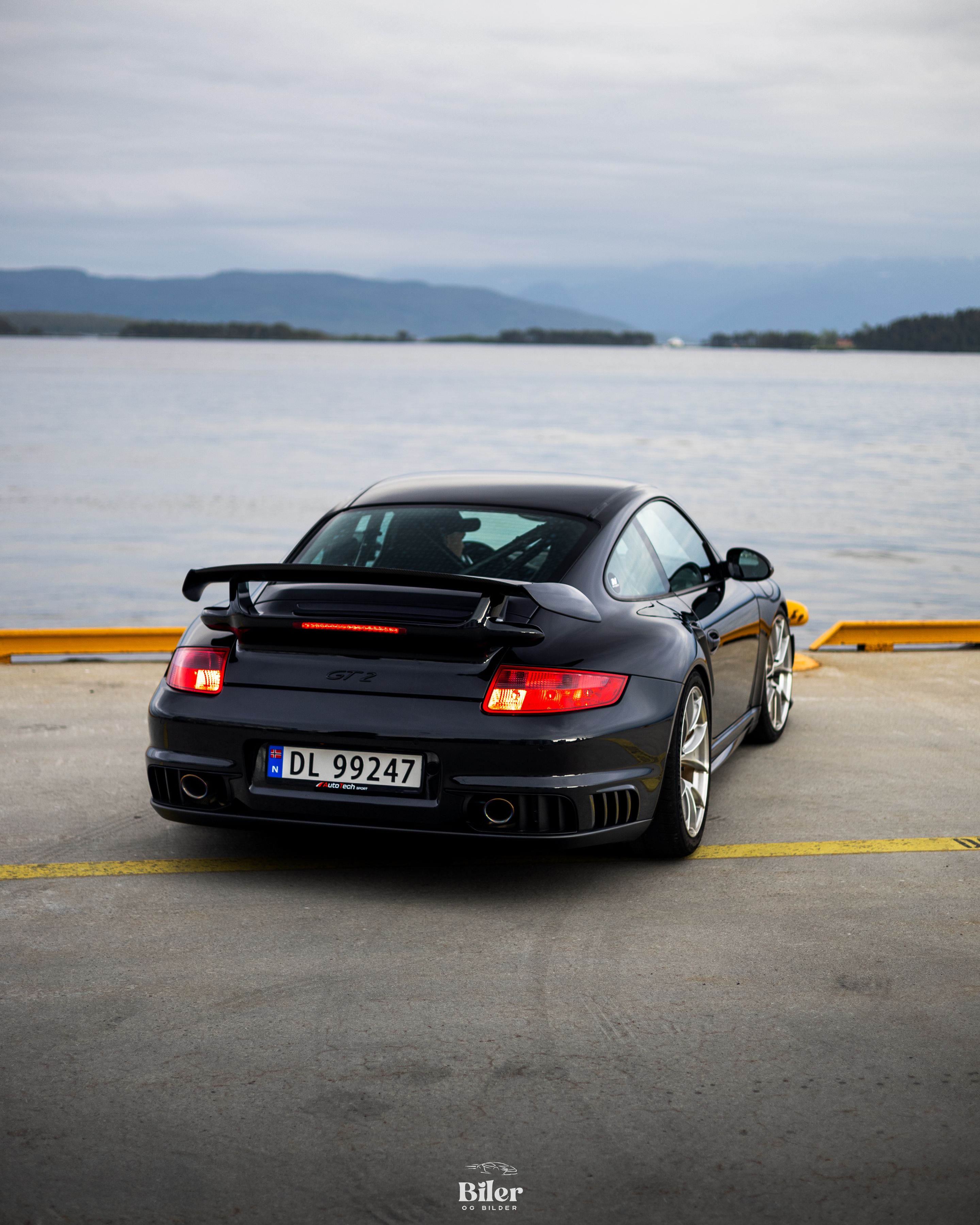 Black Porsche 911 997 GT2 with 19" VS-5RS Apex wheels in Brushed Clear