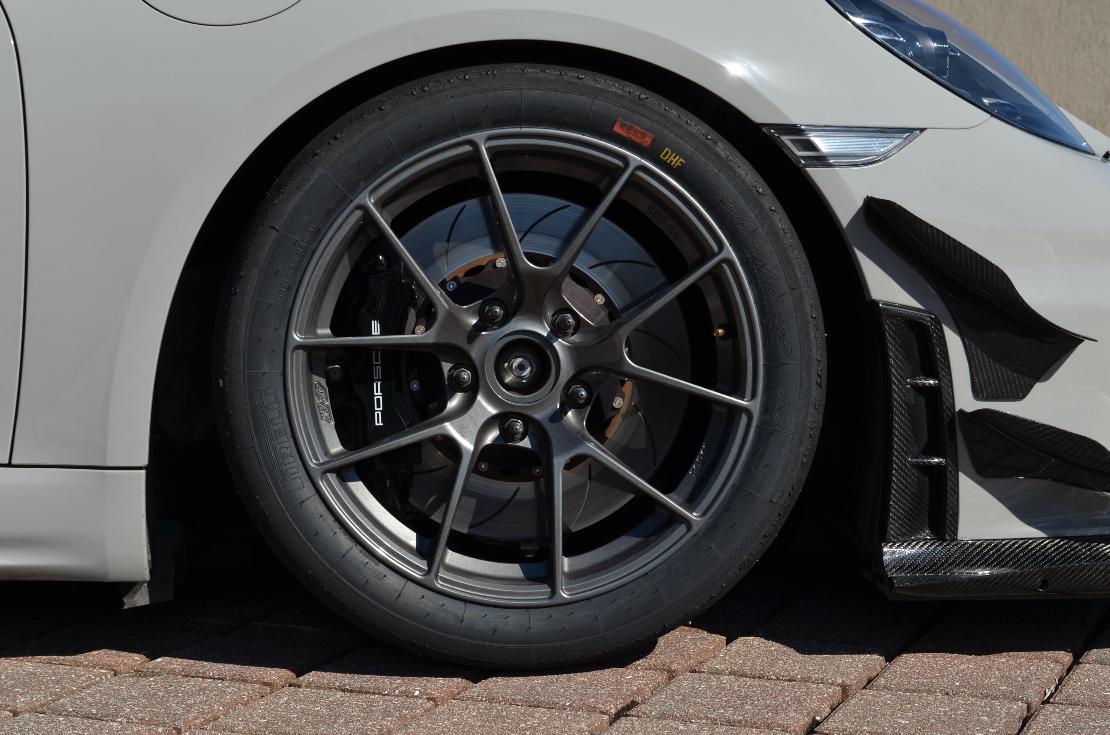 Porsche 718 Cayman GT4 with 18