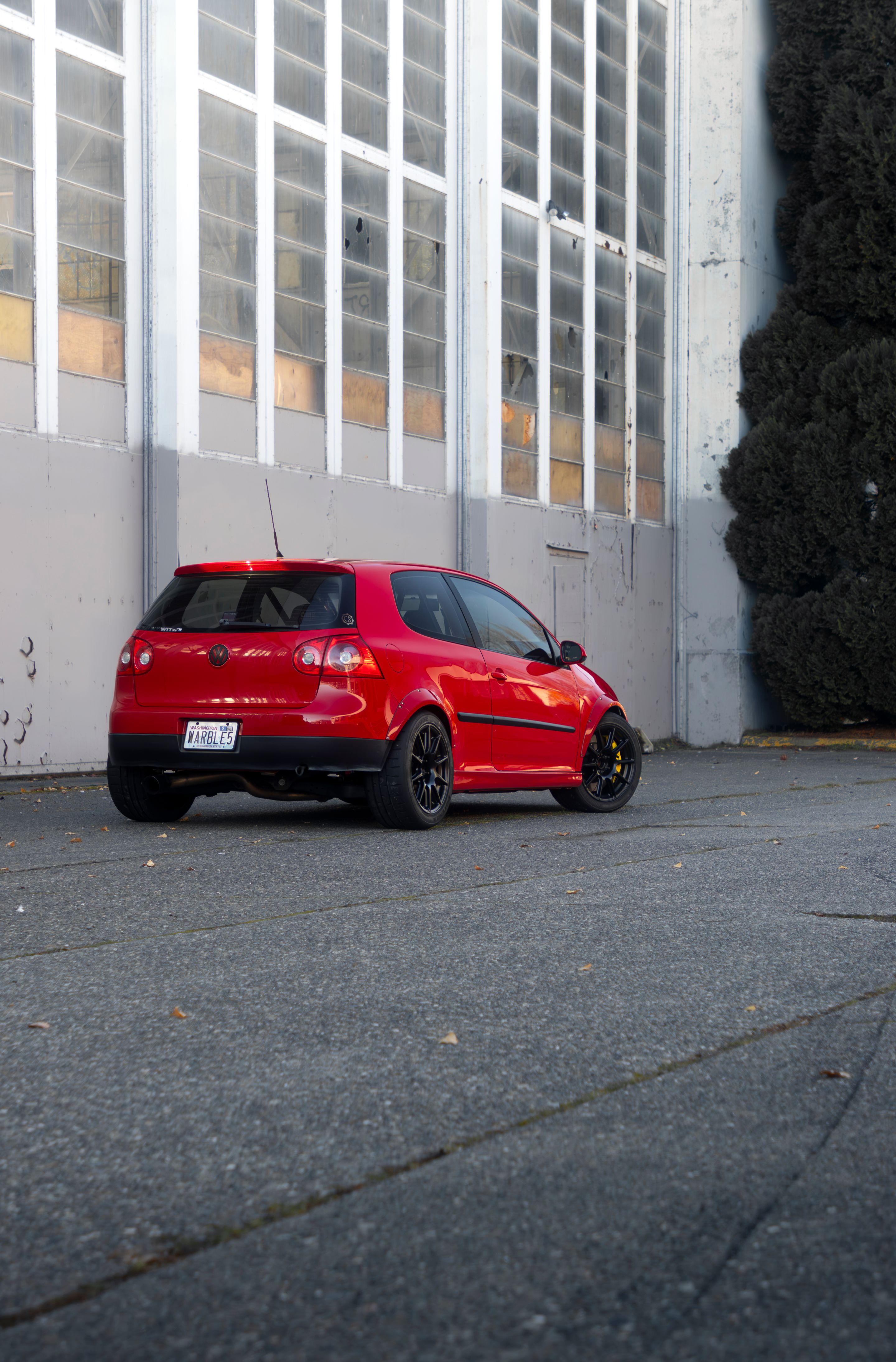 Red VW MK5 Golf with 17" SM-10 Apex wheels in Satin Black