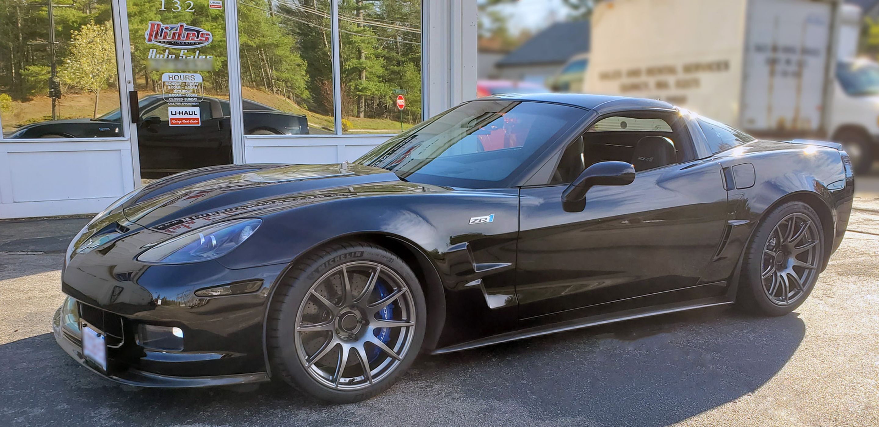 Black Chevrolet C6 Corvette ZR-1 with 19" SM-10 Apex wheels in Anthracite