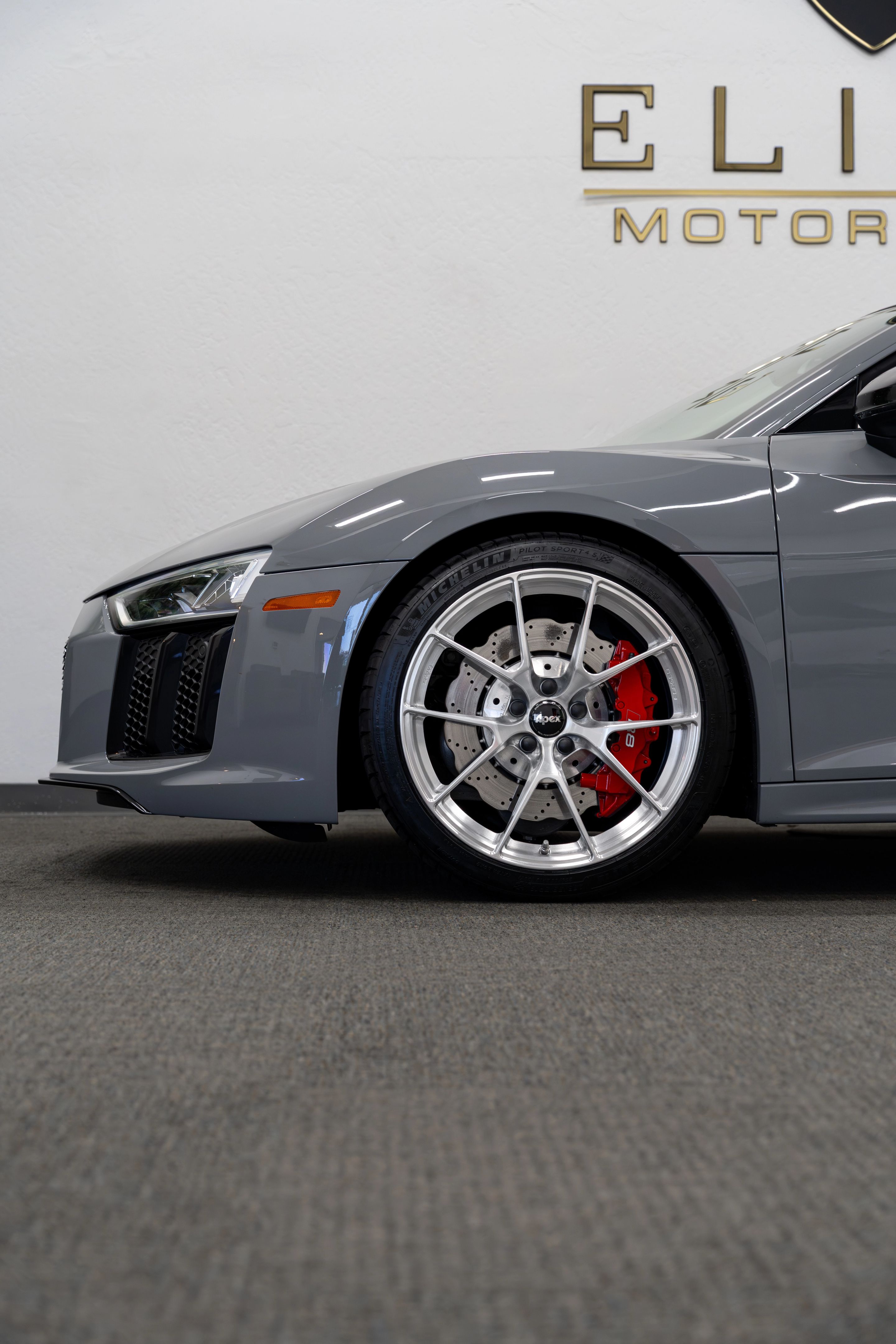 Grey Audi Gen 2 R8 with 19"/20" VS-5RS Apex wheels in Brushed Clear