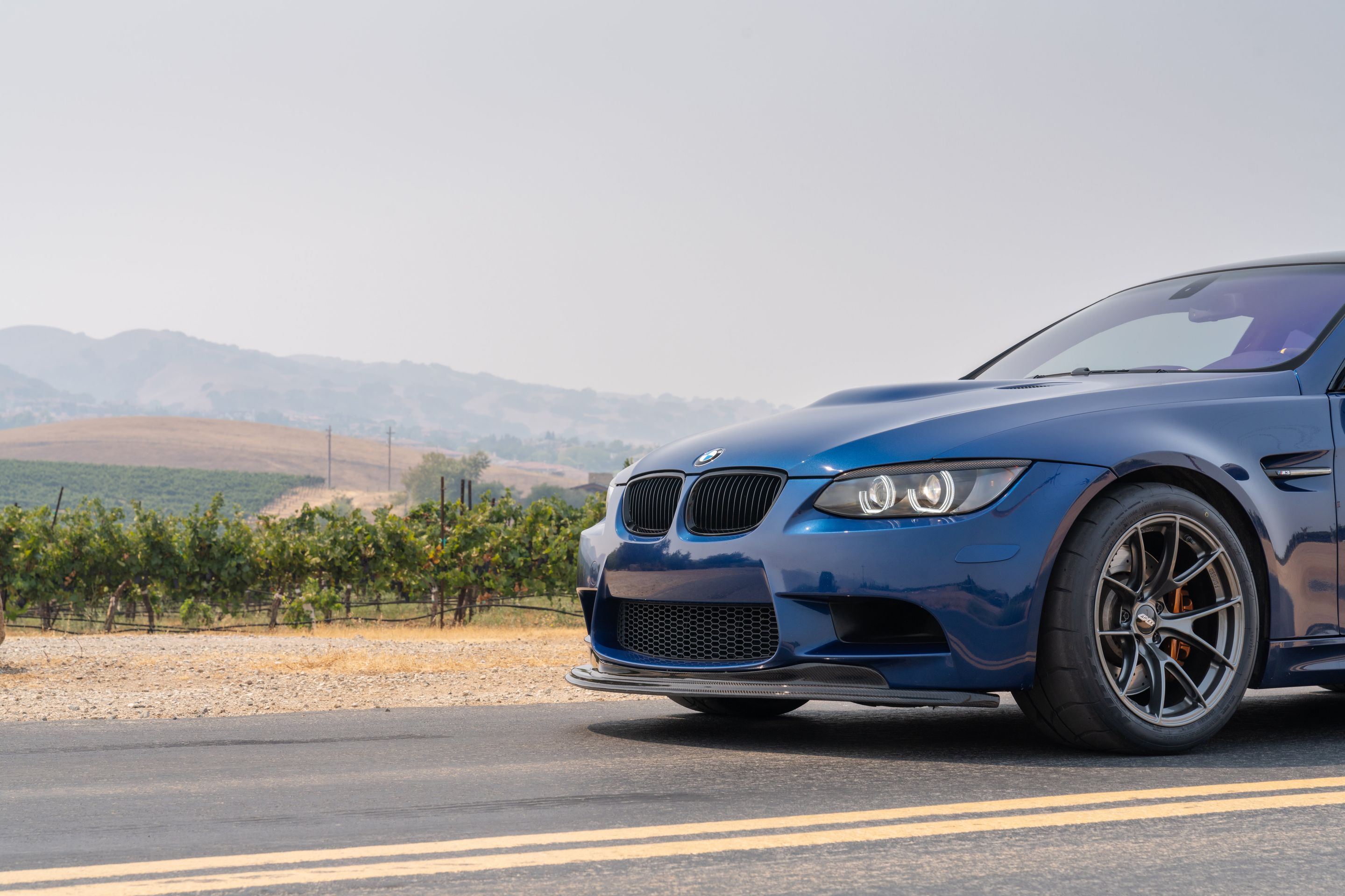 Blue BMW E92 Coupe M3 with 18" VS-5RS Apex wheels in Anthracite