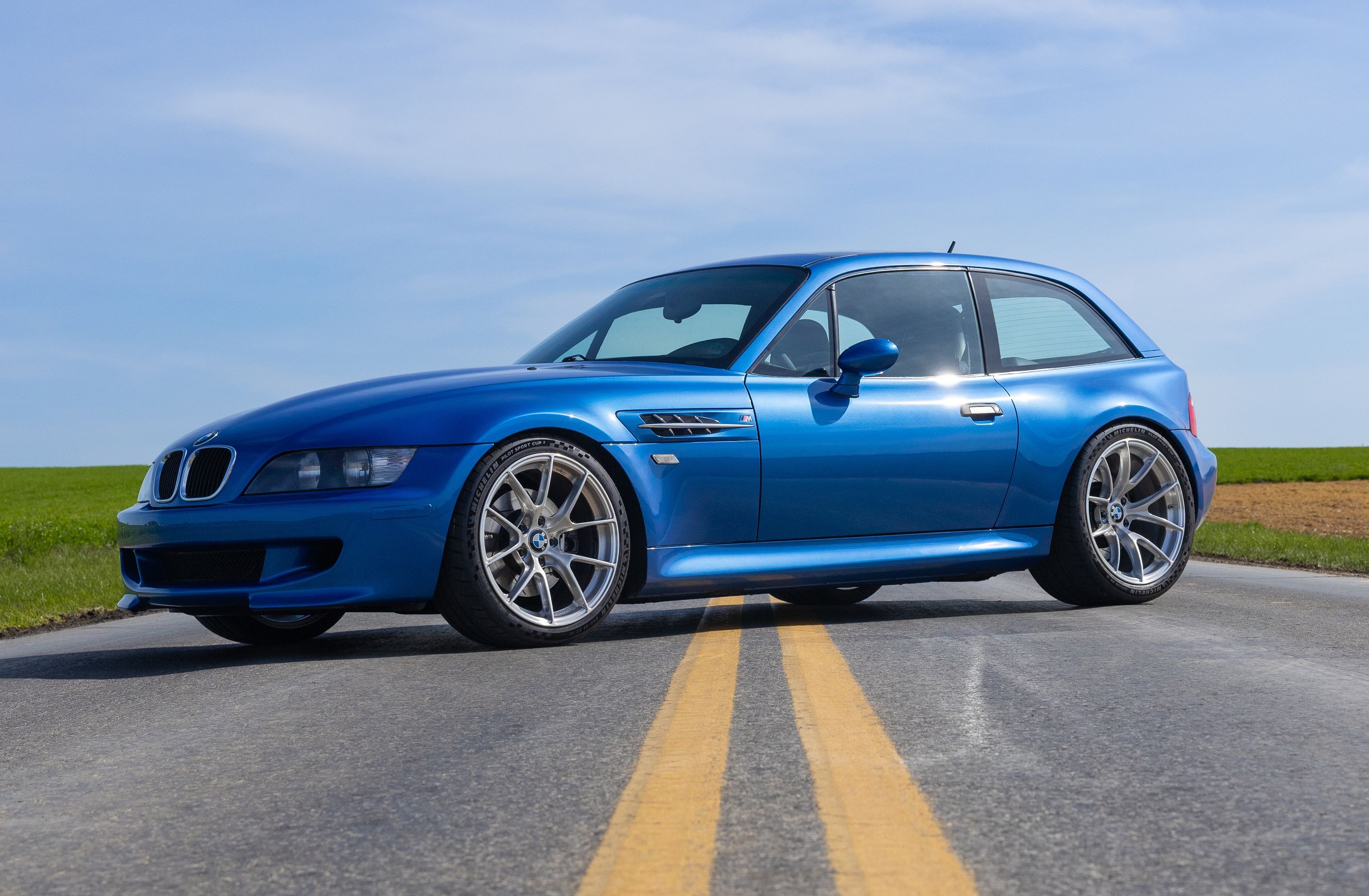 Blue BMW E36/8 Coupe Z3 M with 18" VS-5RS Apex wheels in Brushed Clear