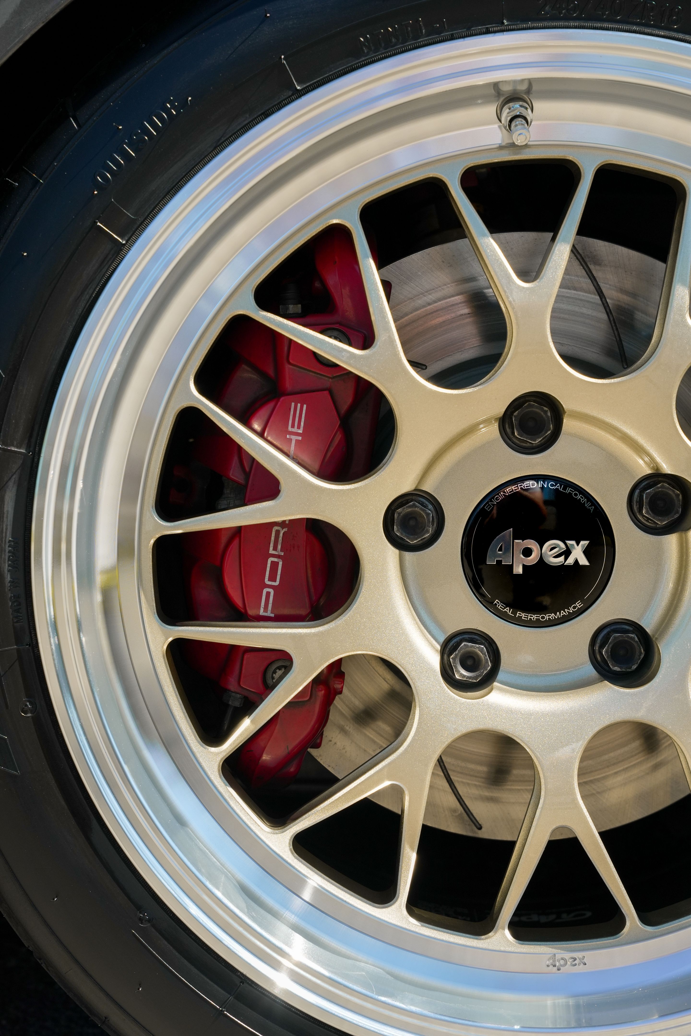 Grey Porsche 718 Cayman S with 18" ML-10RT Apex wheels in Machined Lip Gloss Motorsport Gold