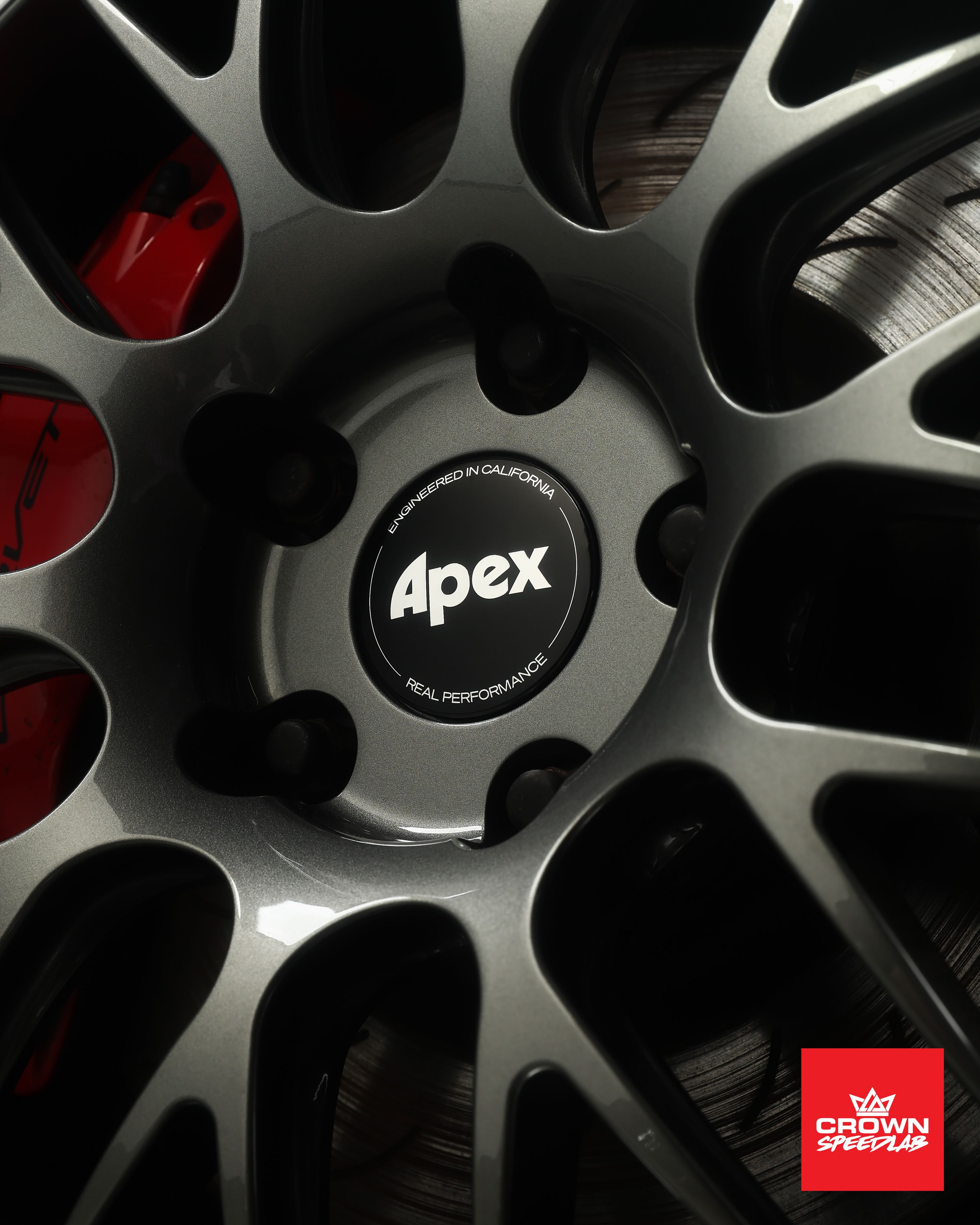 Silver Chevrolet C7 Corvette Z06 with 19"/20" ML-10RT Apex wheels in Machined Lip Anthracite