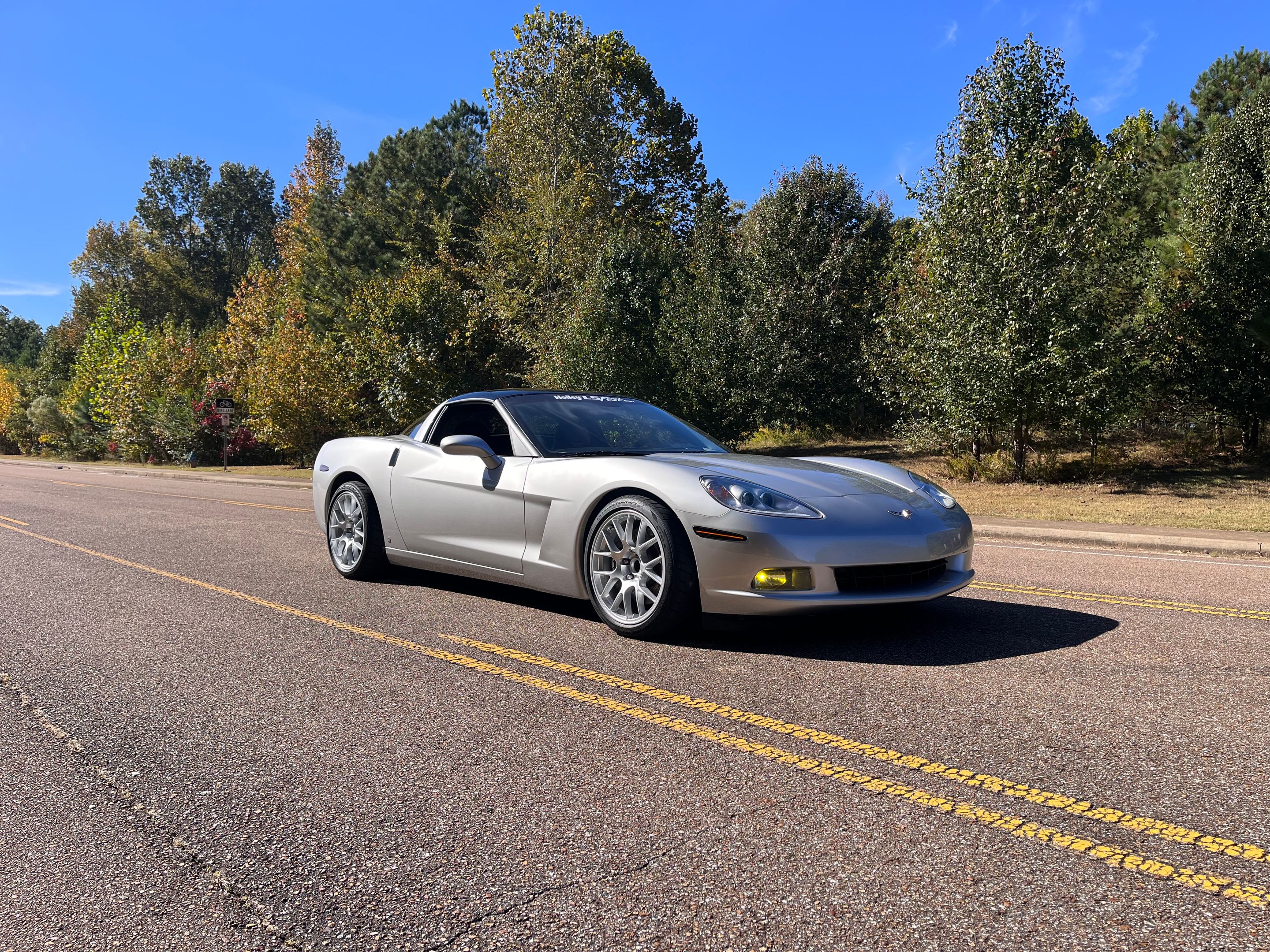 Silver Chevrolet C6 Corvette Base/Z51 with 18" EC-7 Apex wheels in Race Silver