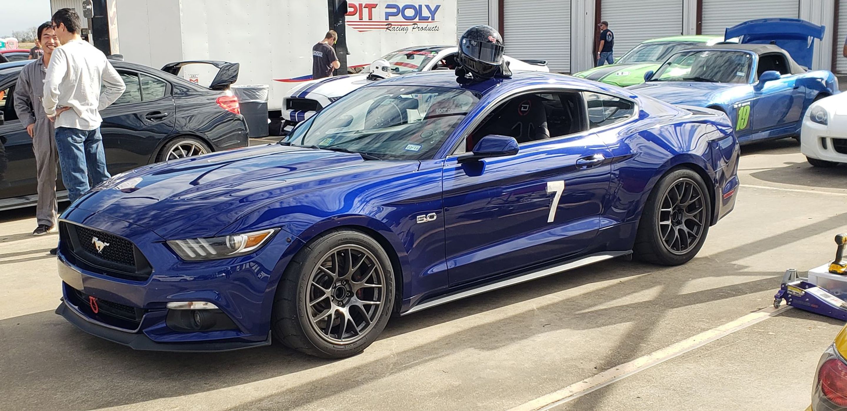 Blue Ford S550 Mustang GT with 18" EC-7 Apex wheels in Anthracite