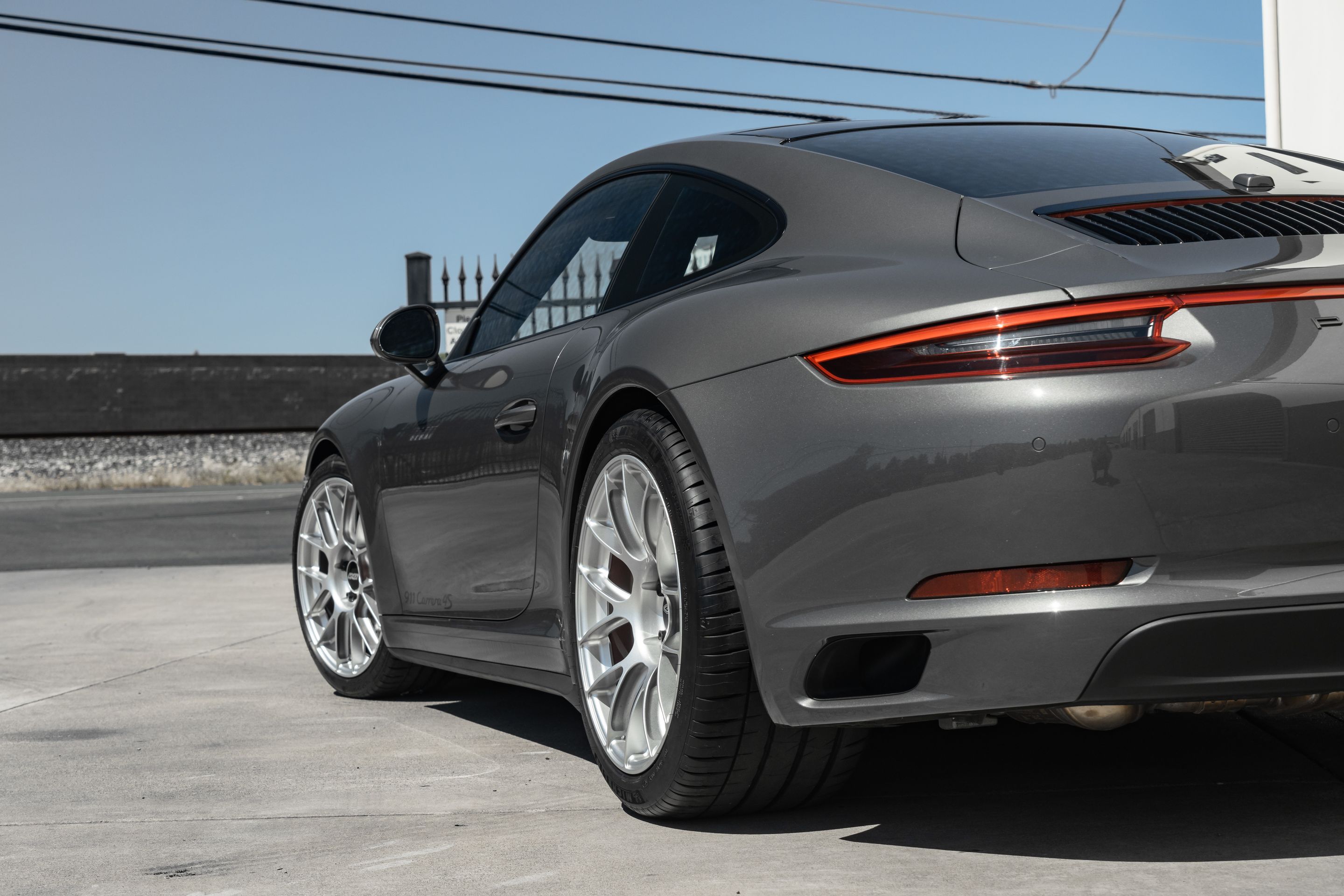 Grey Porsche 911 991.2 Carrera 4S with 19" EC-7RS Apex wheels in Race Silver