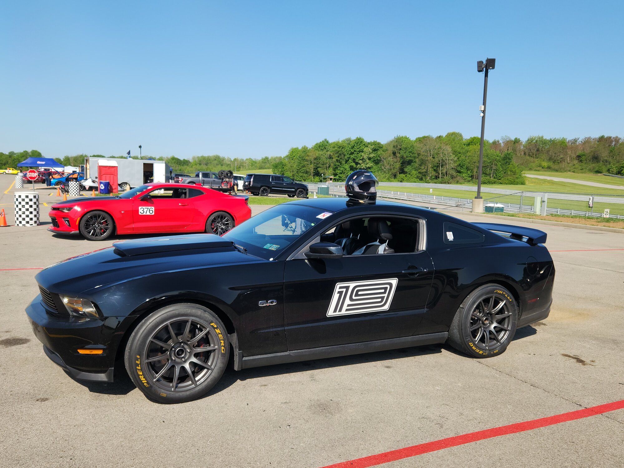 Black Ford S197 Mustang GT with 18" SM-10 Apex wheels in Anthracite