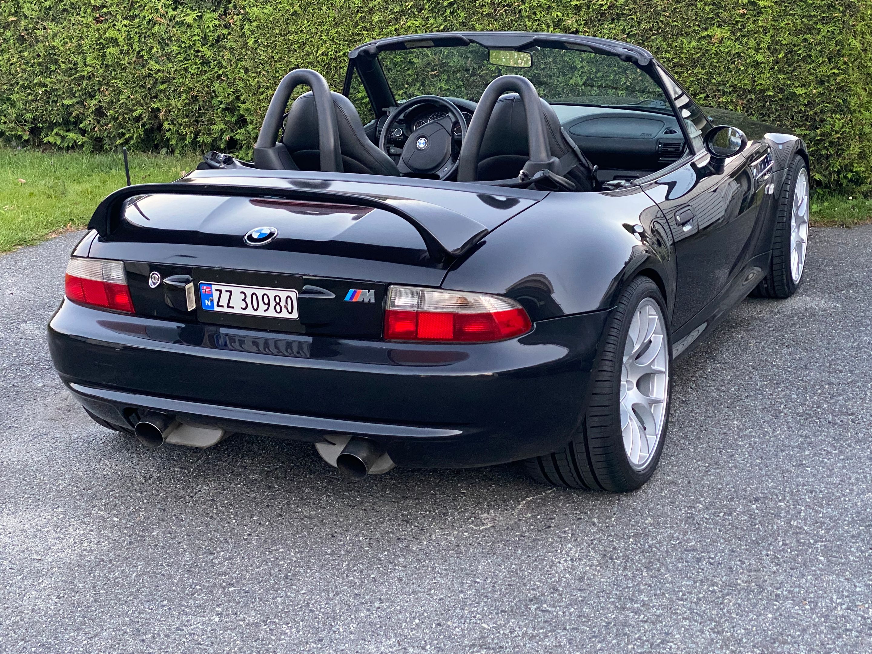 Black BMW E36/7 Roadster Z3 M with 18" EC-7 Apex wheels in Race Silver