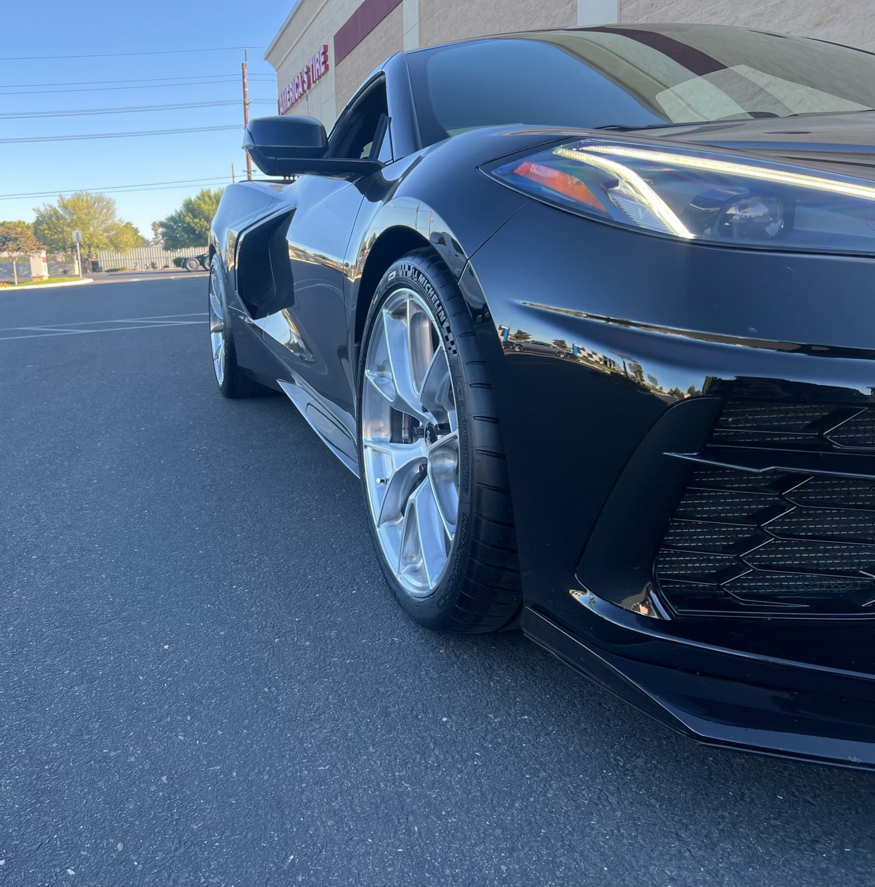 Black Chevrolet C8 Corvette Stingray/Z51 with 19"/20" VS-5RS Apex wheels in Brushed Clear
