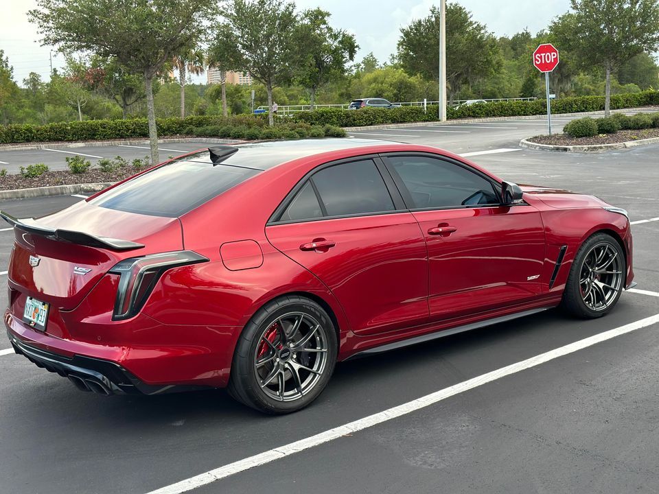 Red Cadillac CT4-V Blackwing with 18" VS-5RS Apex wheels in Anthracite