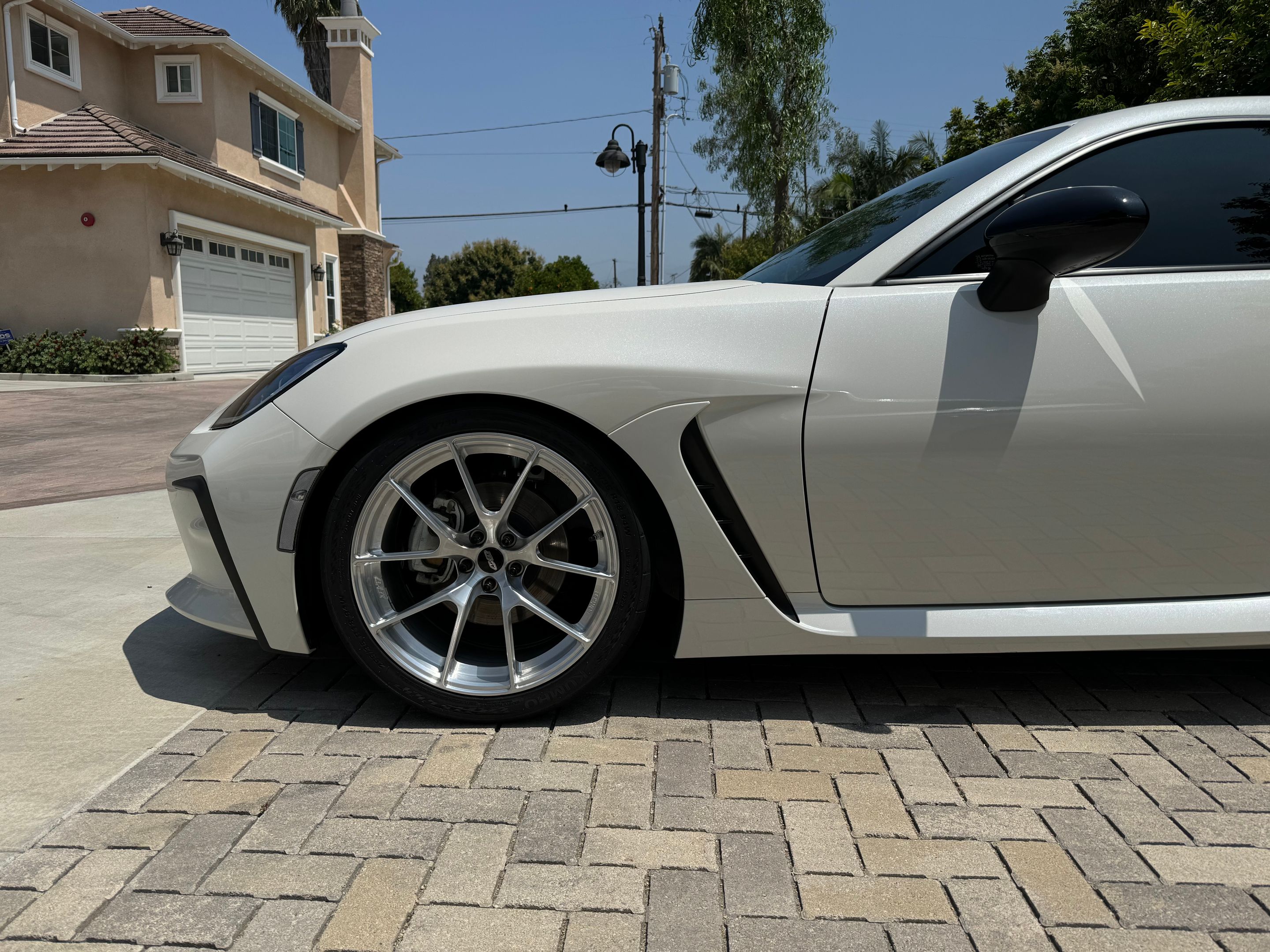 White Toyota GR86 with 18" VS-5RS Apex wheels in Brushed Clear