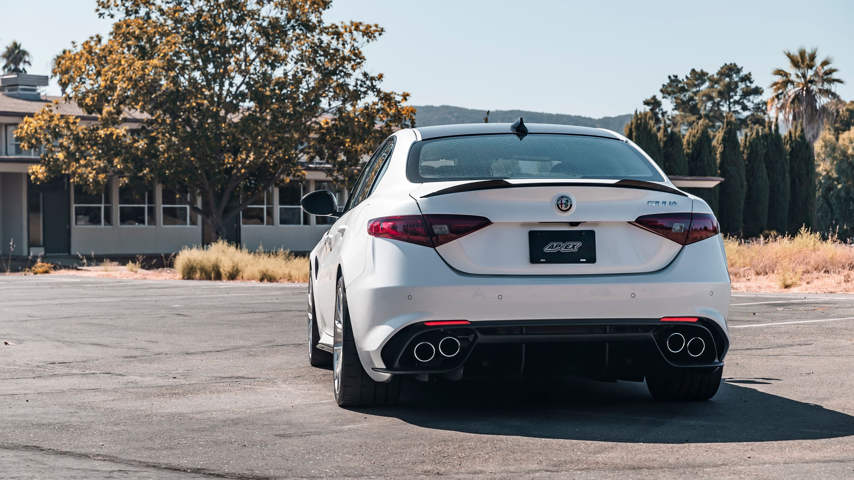 White Alfa Romeo Giulia Quadrifoglio with 19" VS-5RS Apex wheels in Brushed Clear