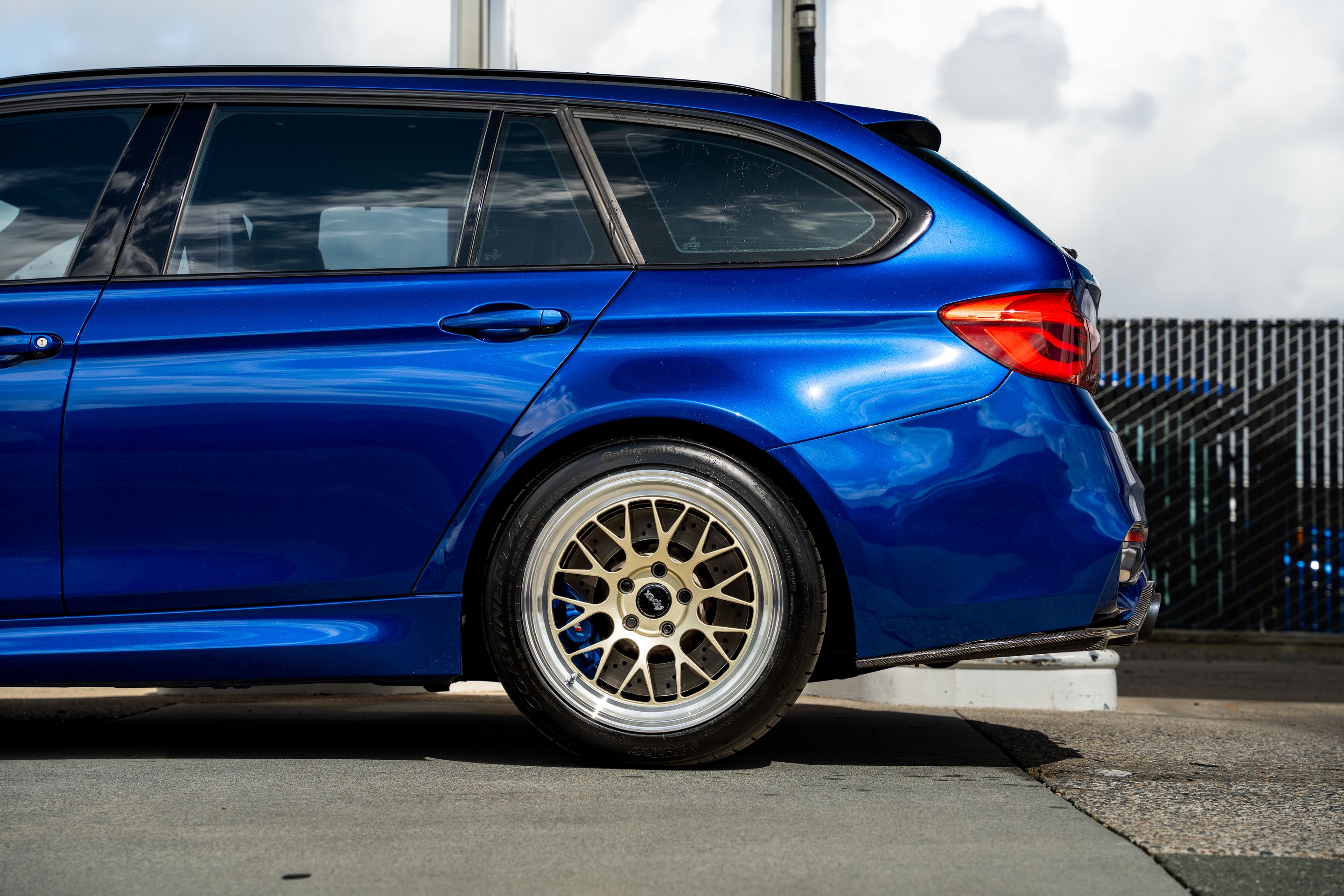 Blue BMW F80 M3 with 18" ML-10RT Apex wheels in Machined Lip Gloss Motorsport Gold