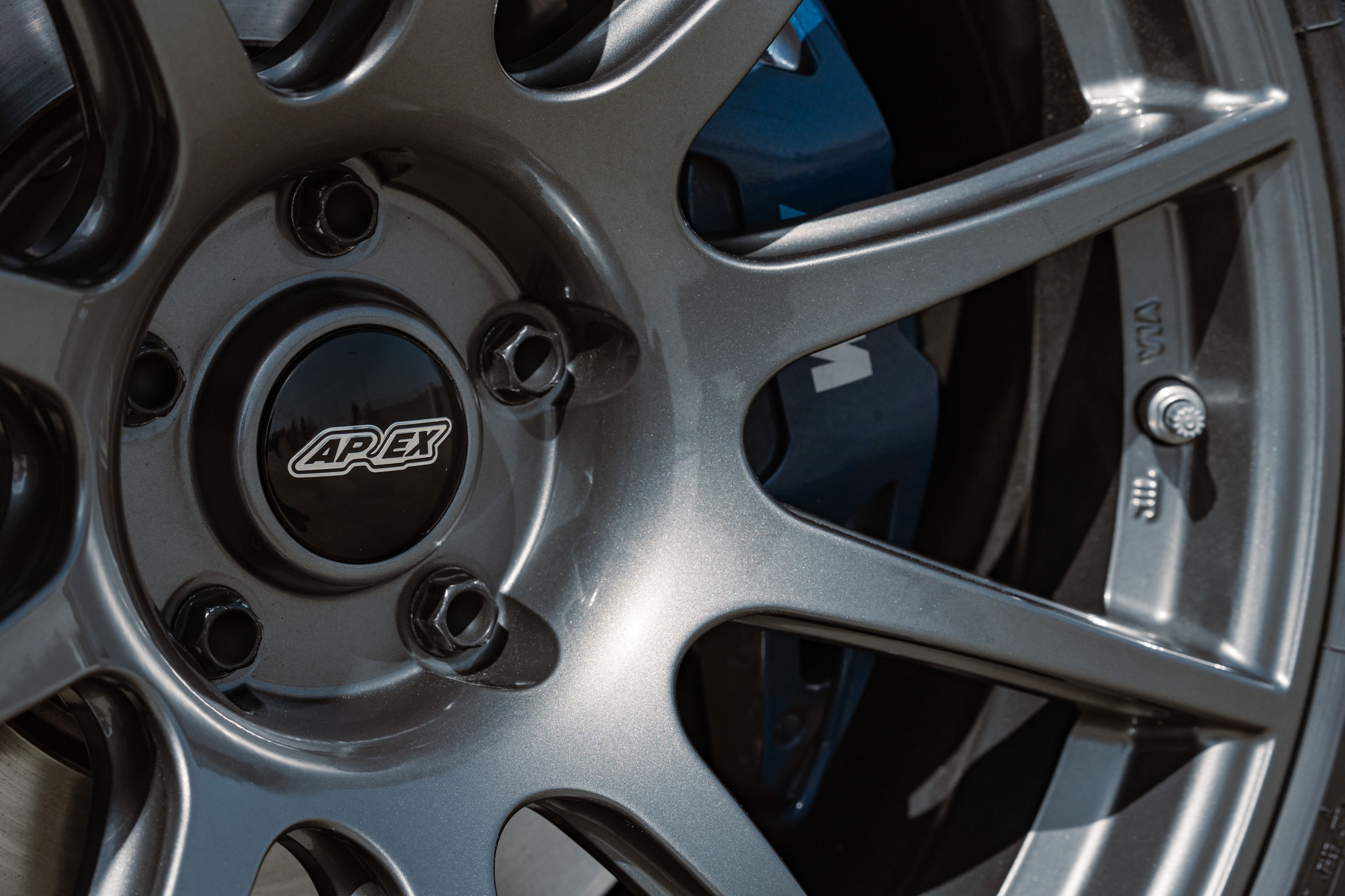 Grey BMW G20 Sedan 3 Series with 19" SM-10 Apex wheels in Anthracite