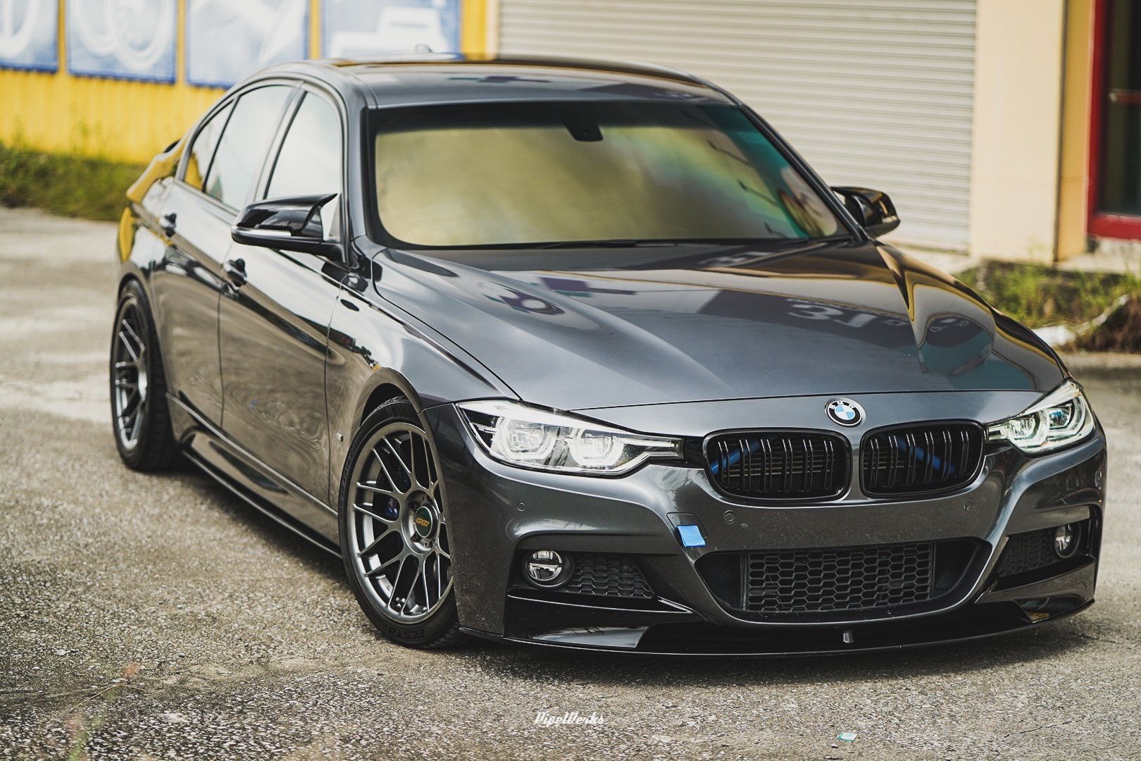 BMW F30 กับ Camry โฉมปัจจุบัน ตัวไหนภาพลักษณ์ดีกว่ากันครับ