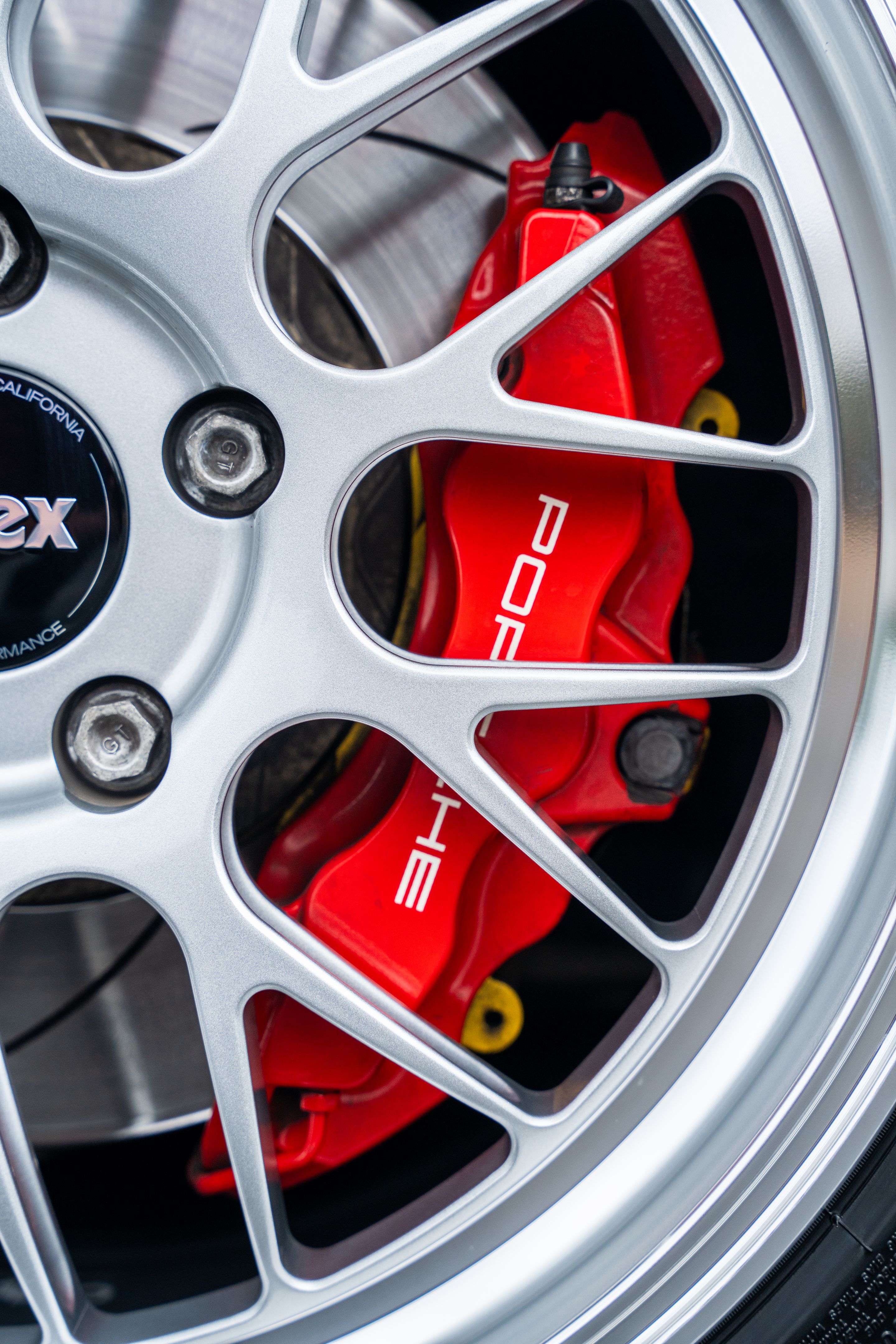 Blue Porsche 911 997 GT3 with 19" ML-10RT Apex wheels in Machined Lip Race Silver