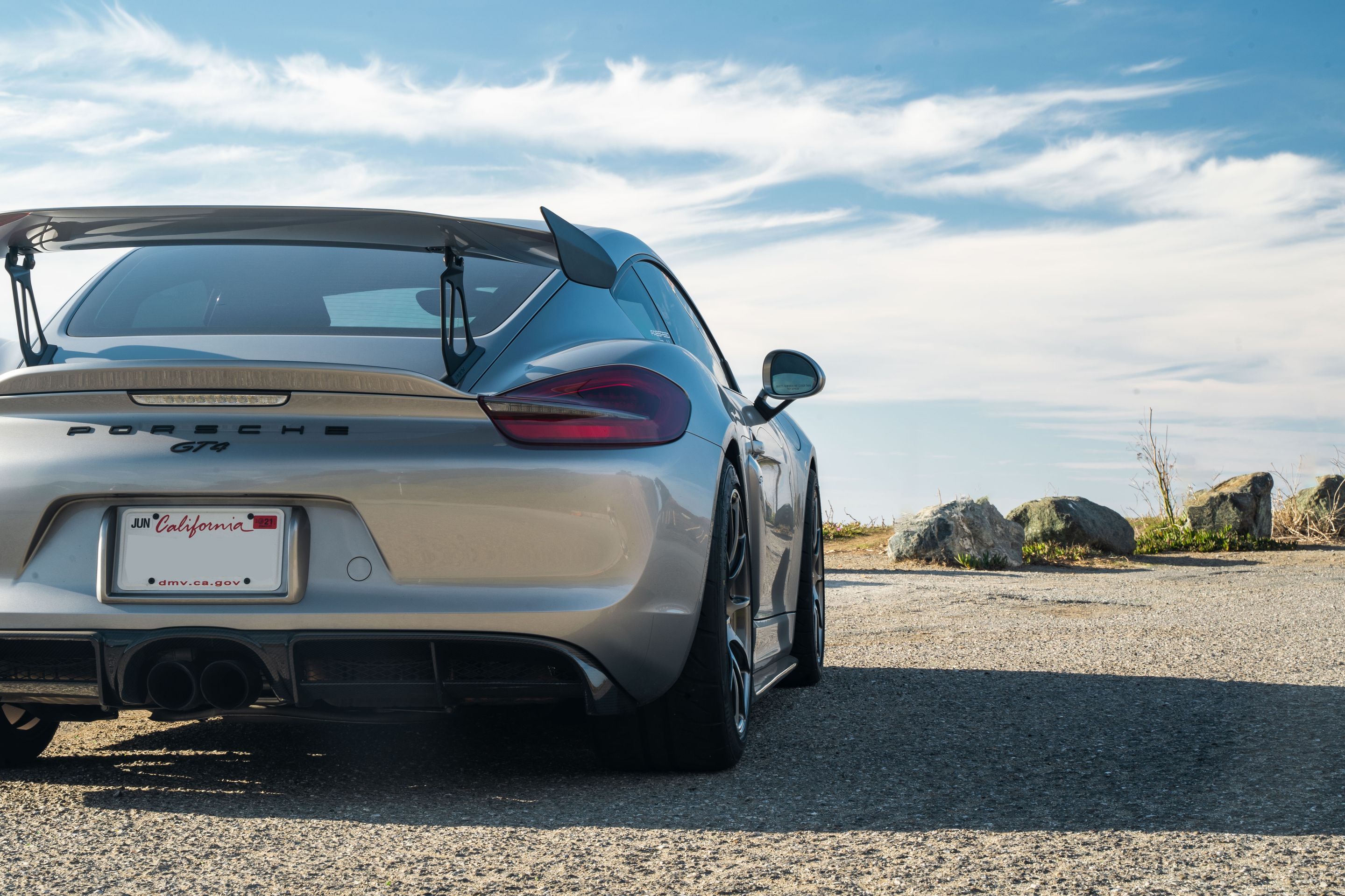 Silver Porsche 981 Cayman GT4 with 19" SM-10 Apex wheels in Anthracite
