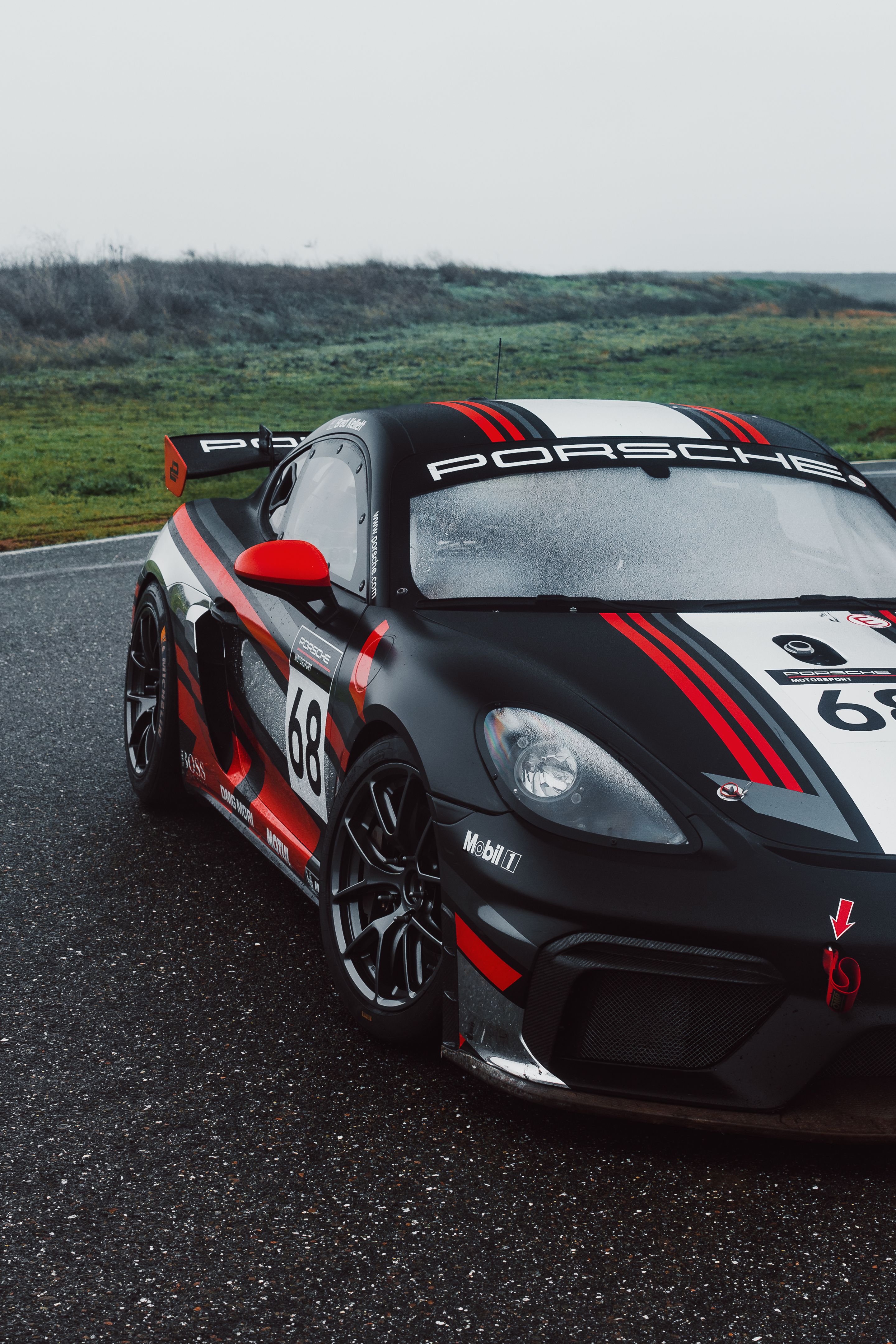 Black Porsche 718 Cayman GT4 Clubsport with 18" VS-5RE Apex wheels in Anthracite