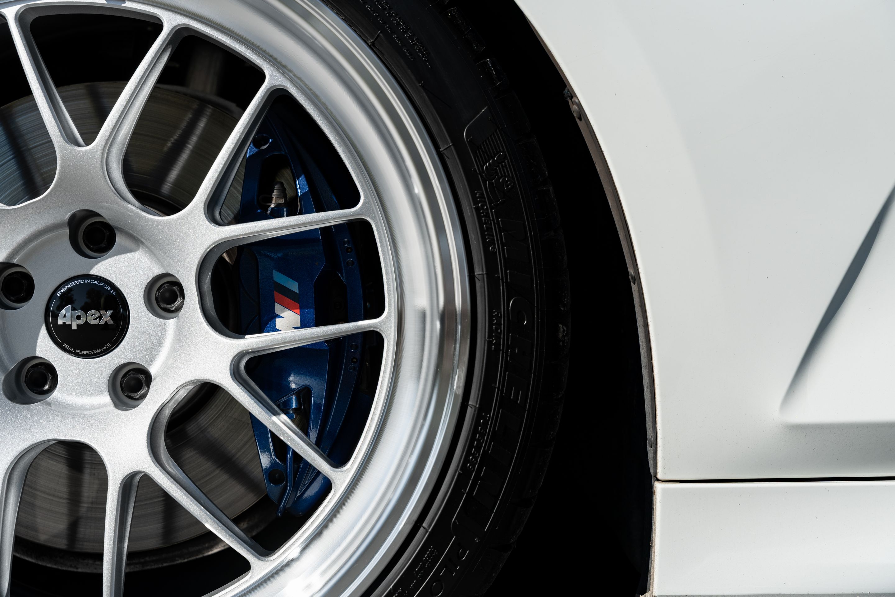 White BMW G20 Sedan 3 Series with 19" ML-7RT Apex wheels in Machined Lip Race Silver