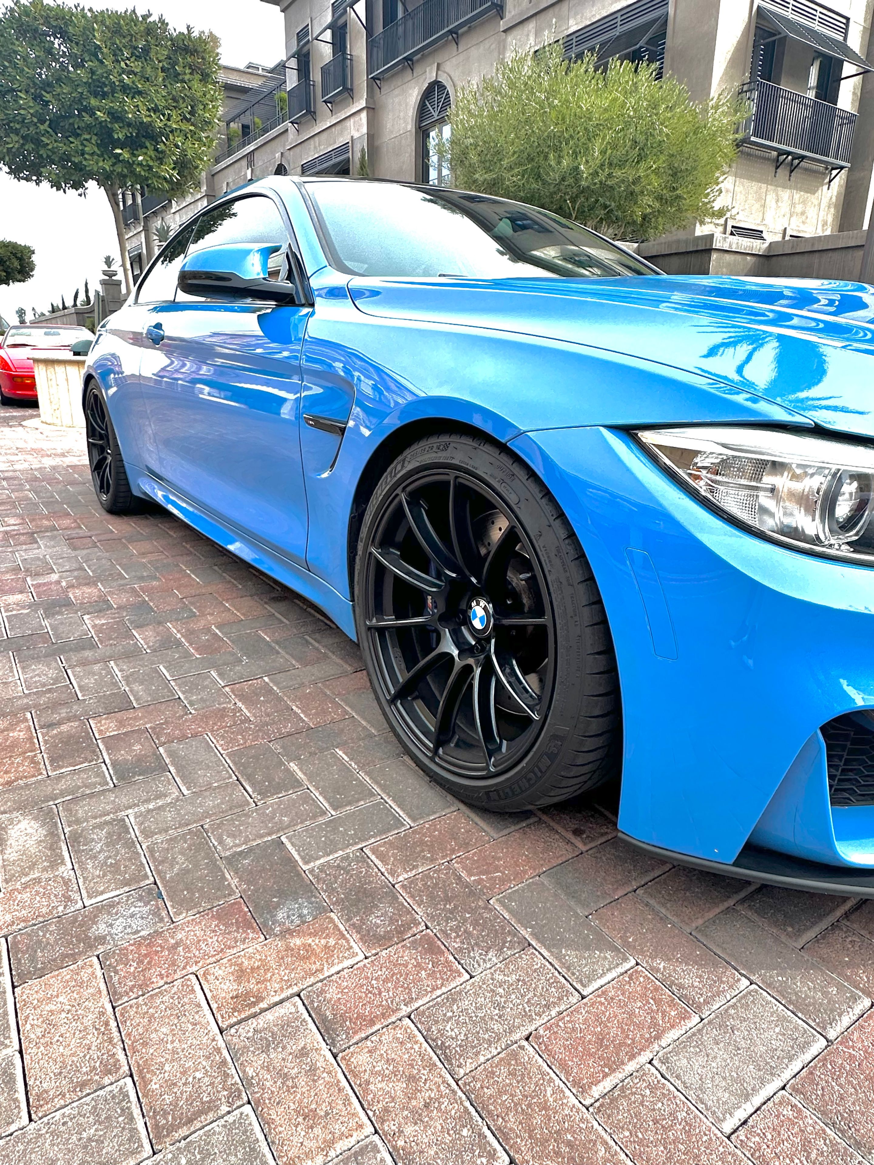 Blue BMW F82 Coupe M4 with 19" SM-10RS Apex wheels in Satin Black